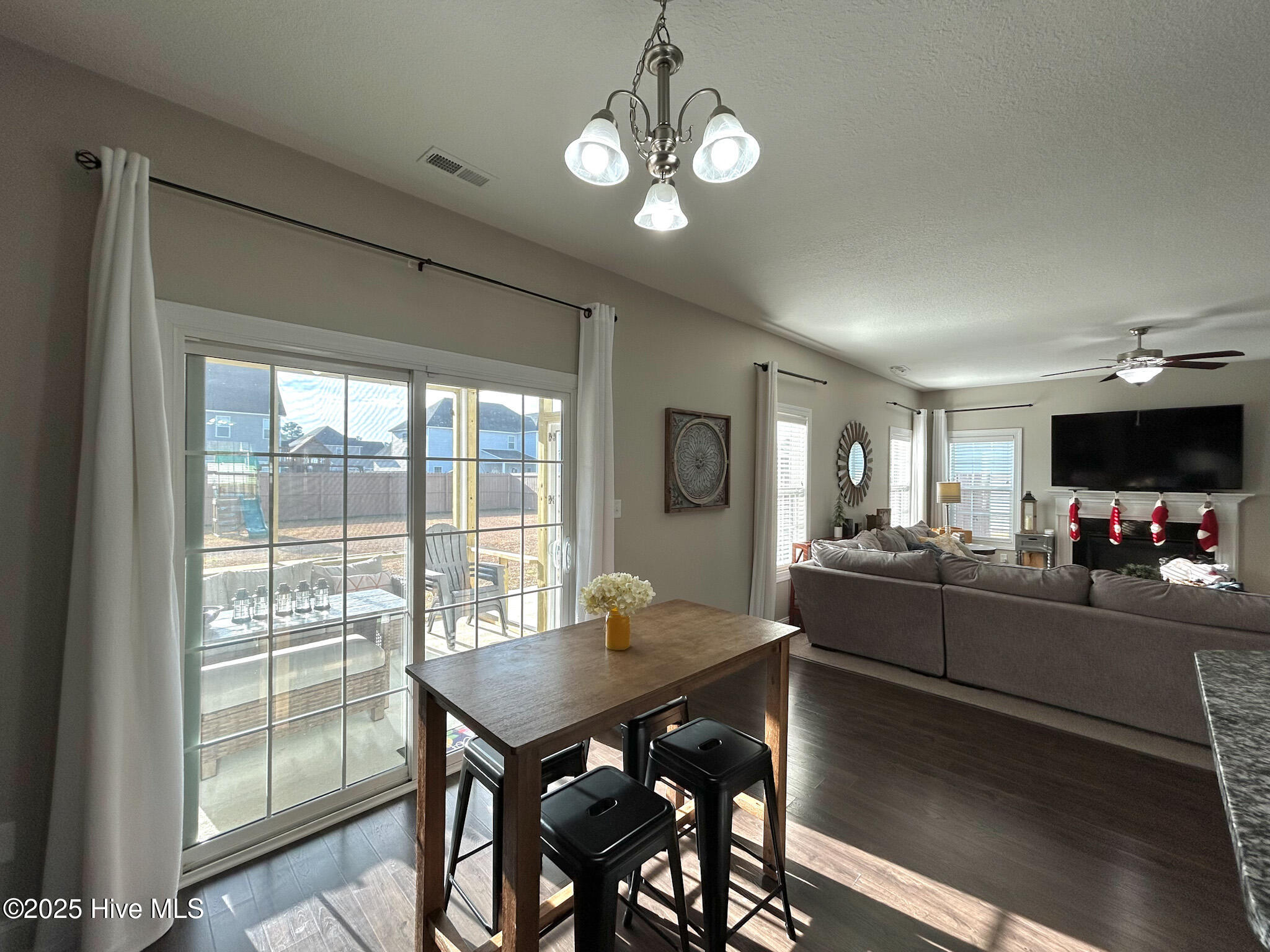 100545888 | Photo 19