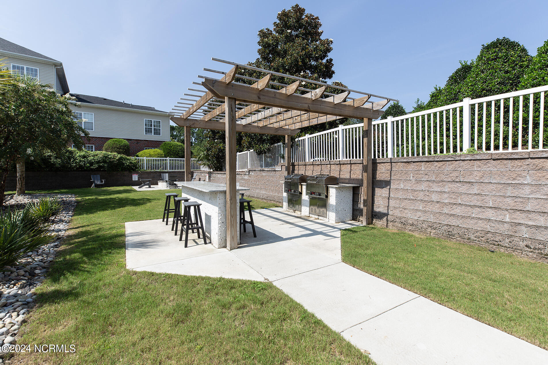 100463737 | Photo 36