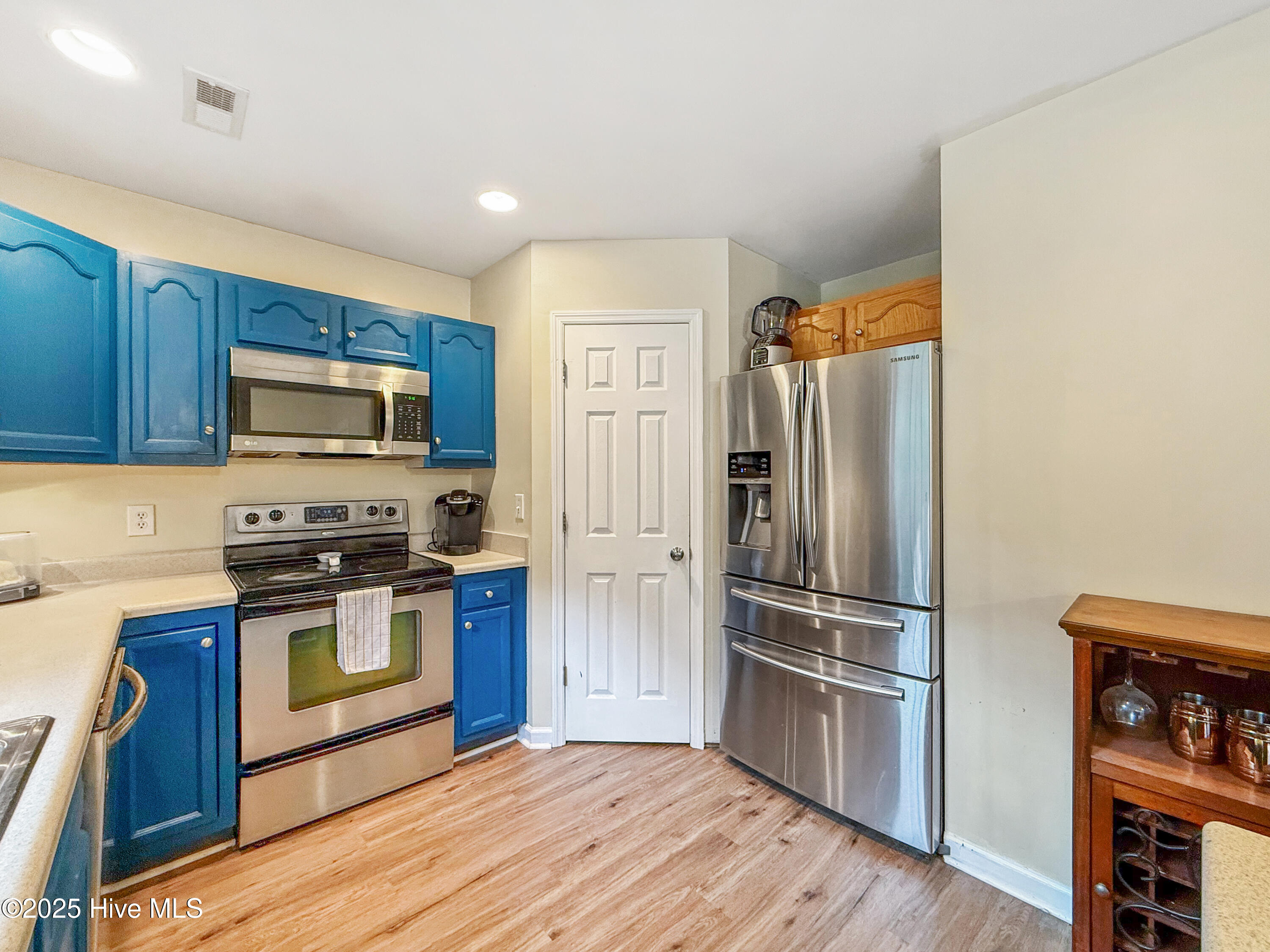 100528290 | Photo 14