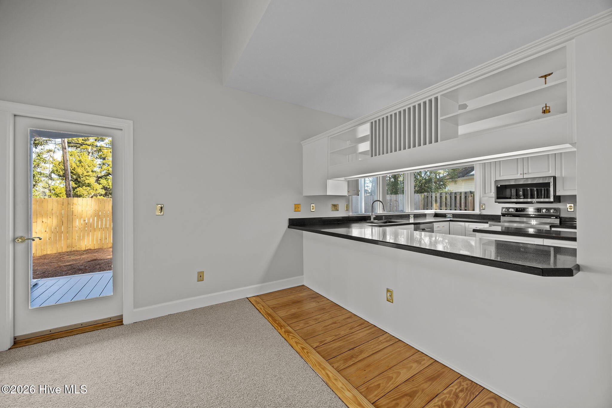 100551579 | Photo 19