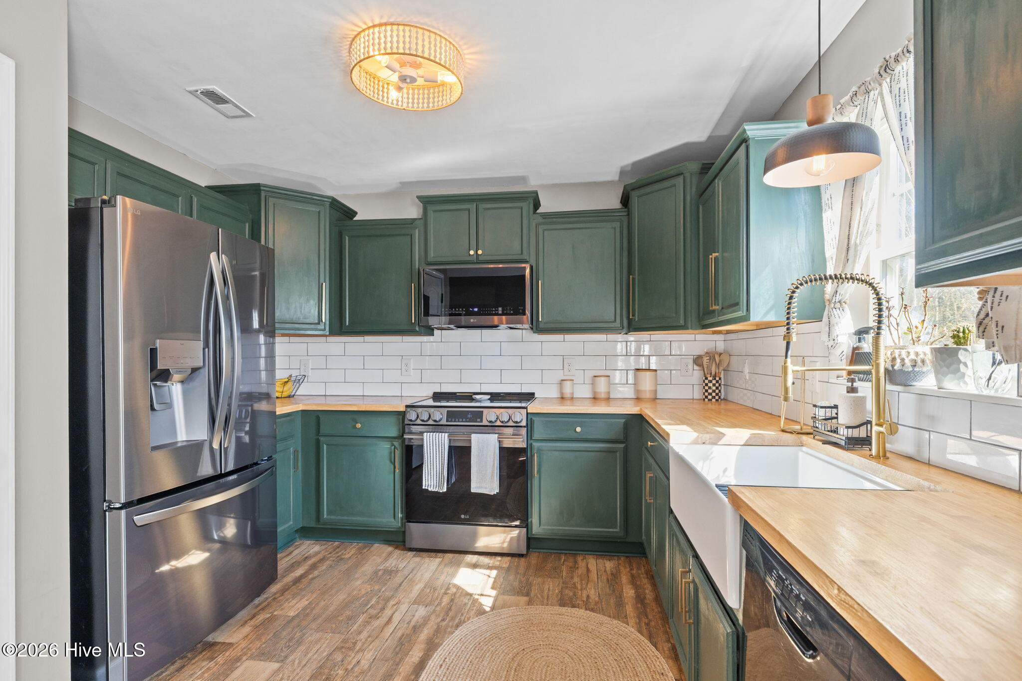 100558227 | Photo 16