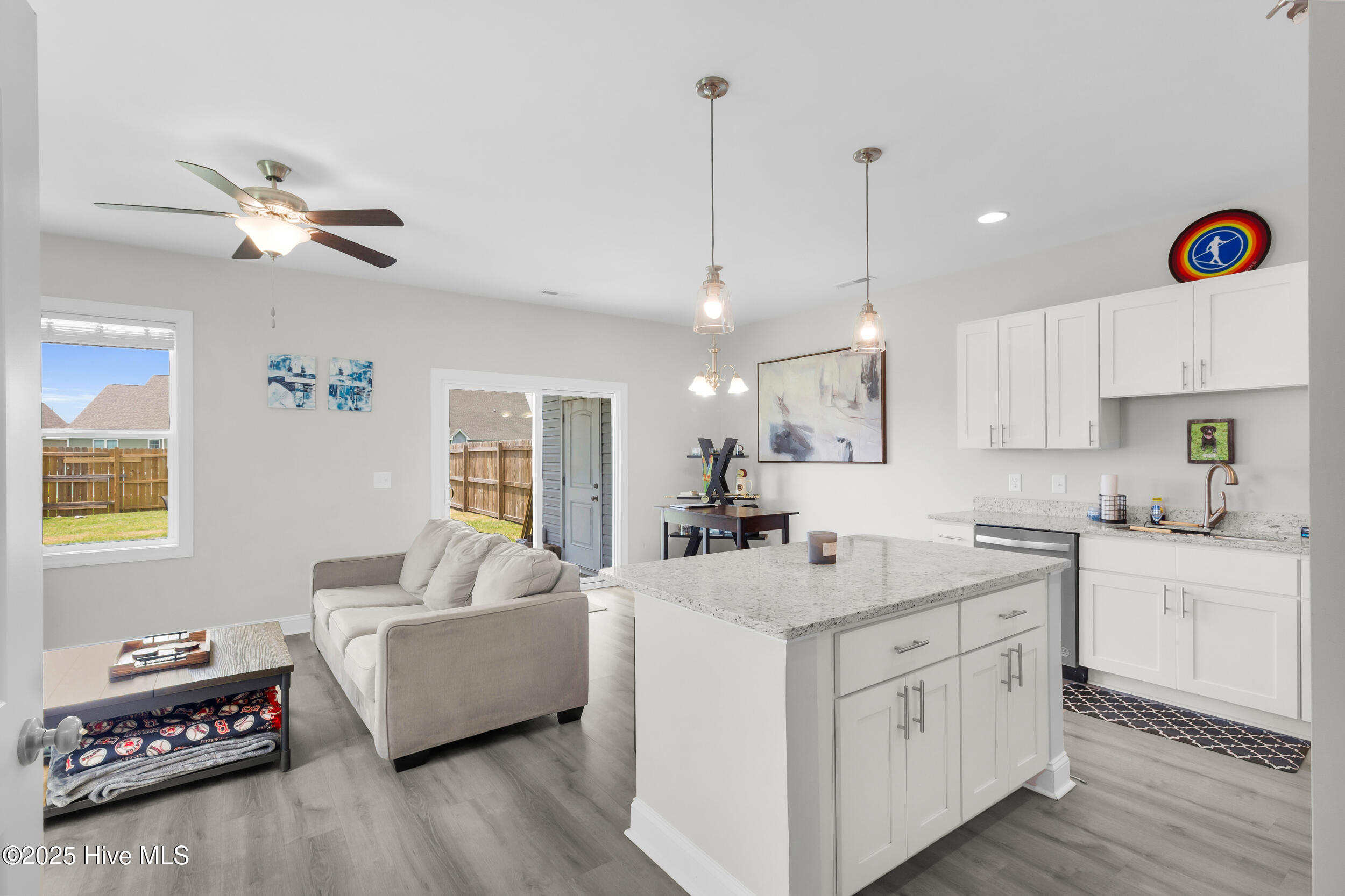 100546887 | Photo 15