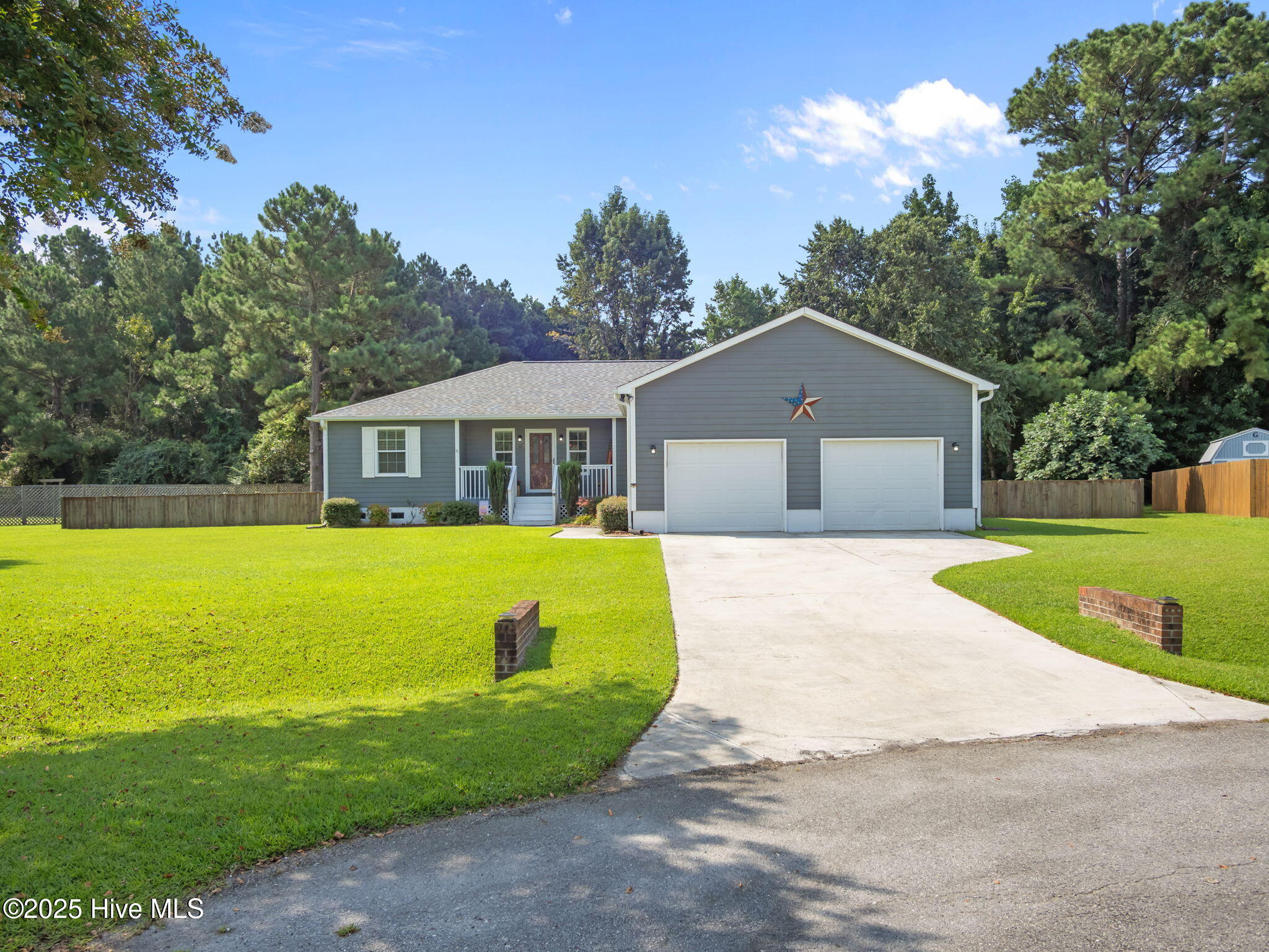 303 Robert Scott Circle, Swansboro, NC 28584 – photo 4: 4-web-or-mls-P8190480