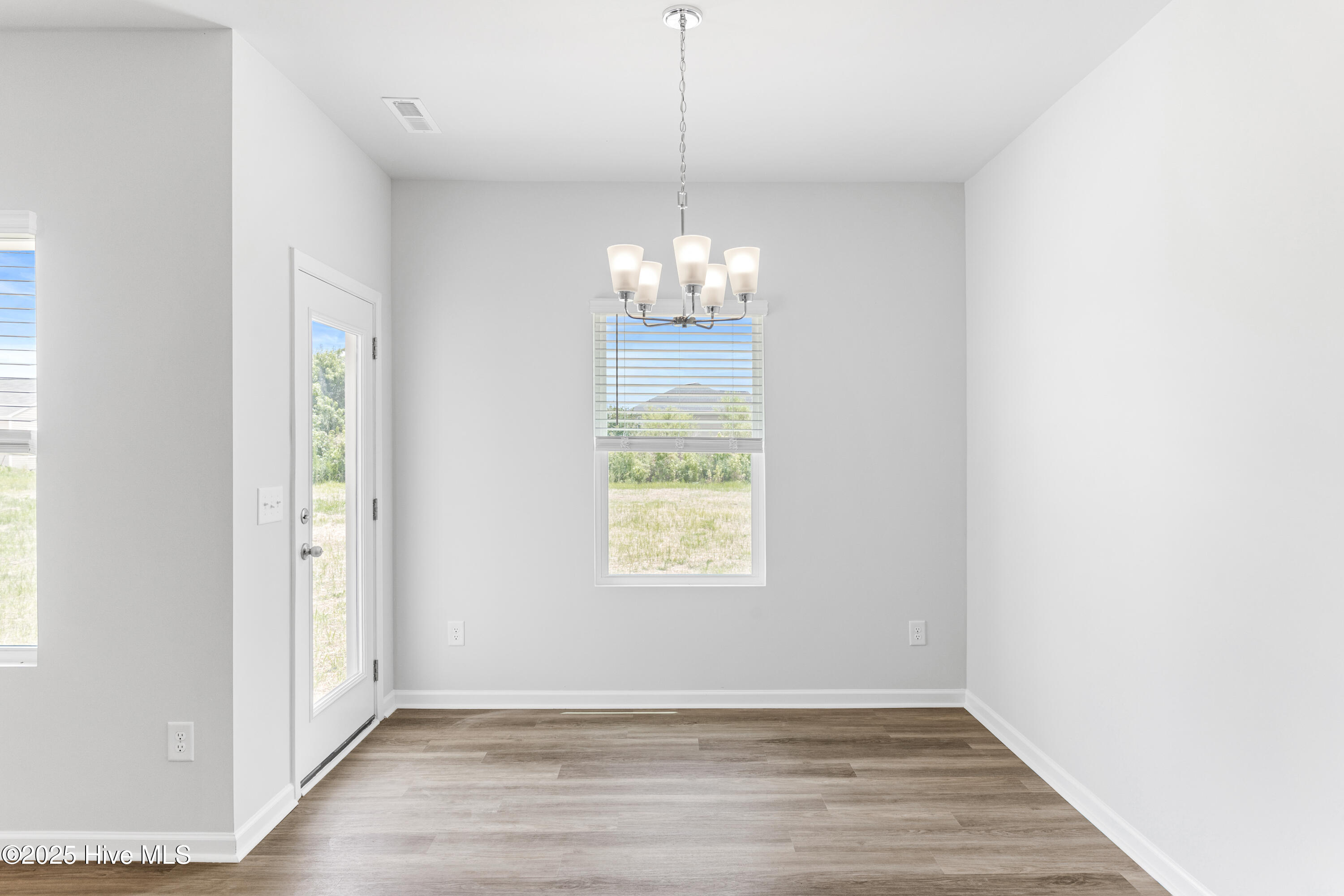 100536963 | Photo 10