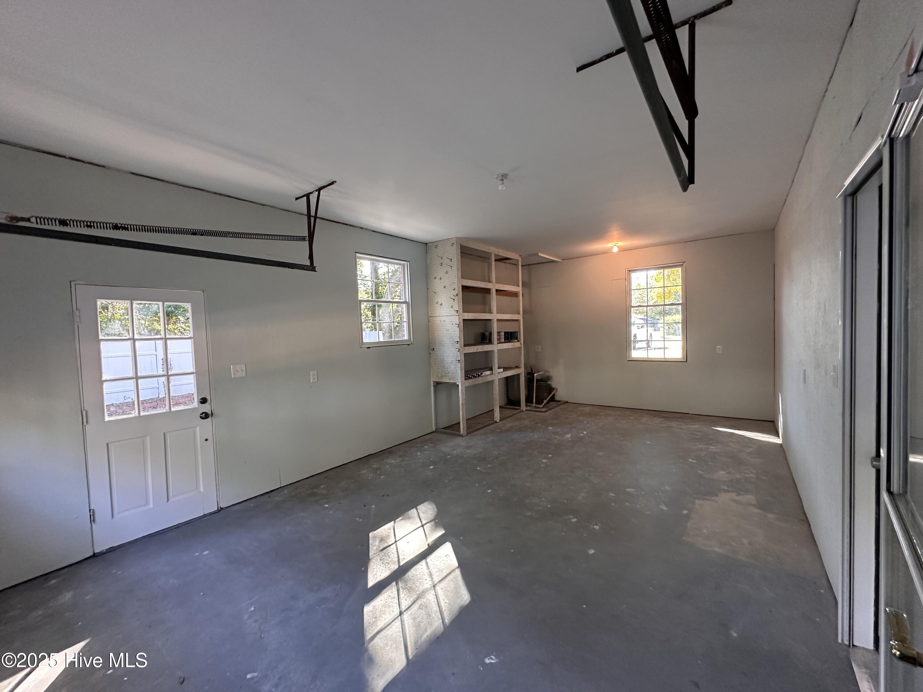 100541035 | Photo 30