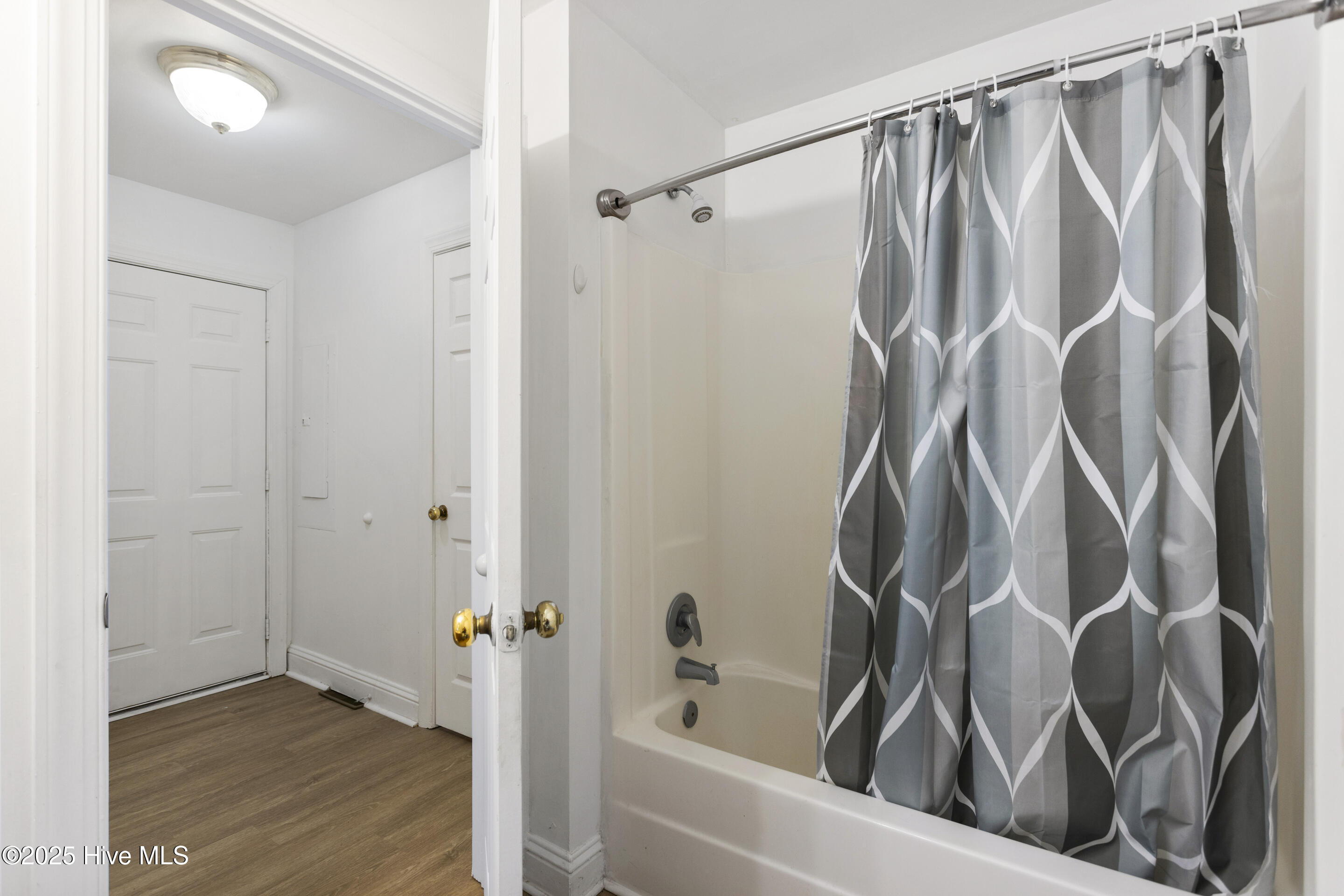 100548338 | Photo 23