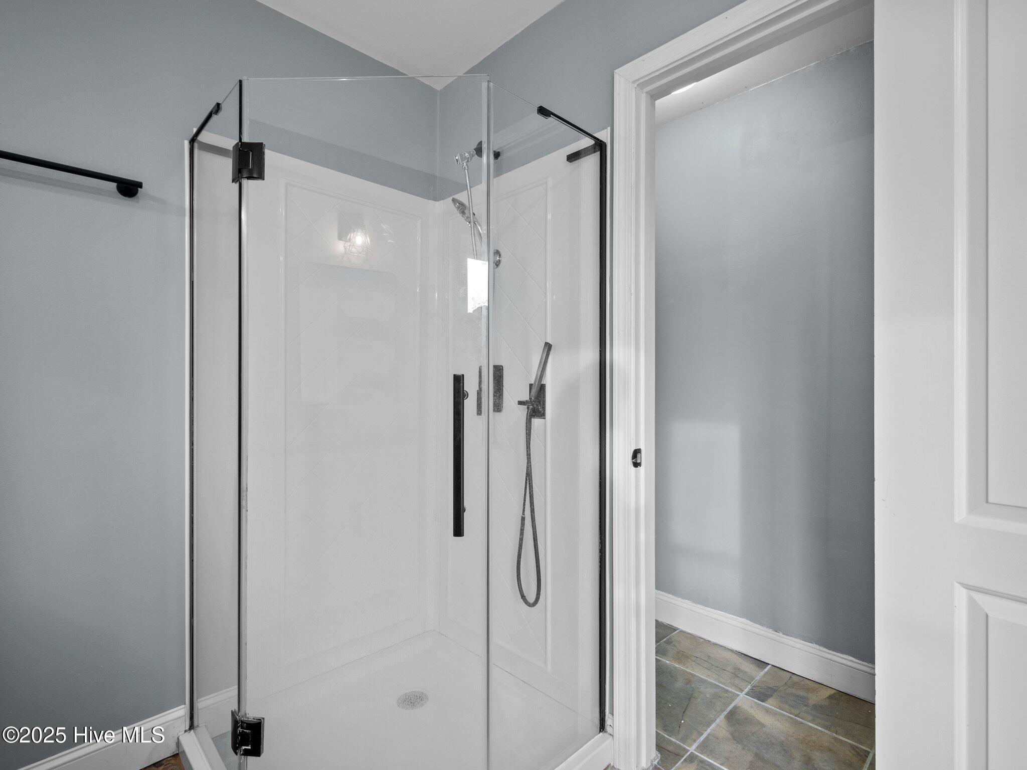 100549891 | Photo 18