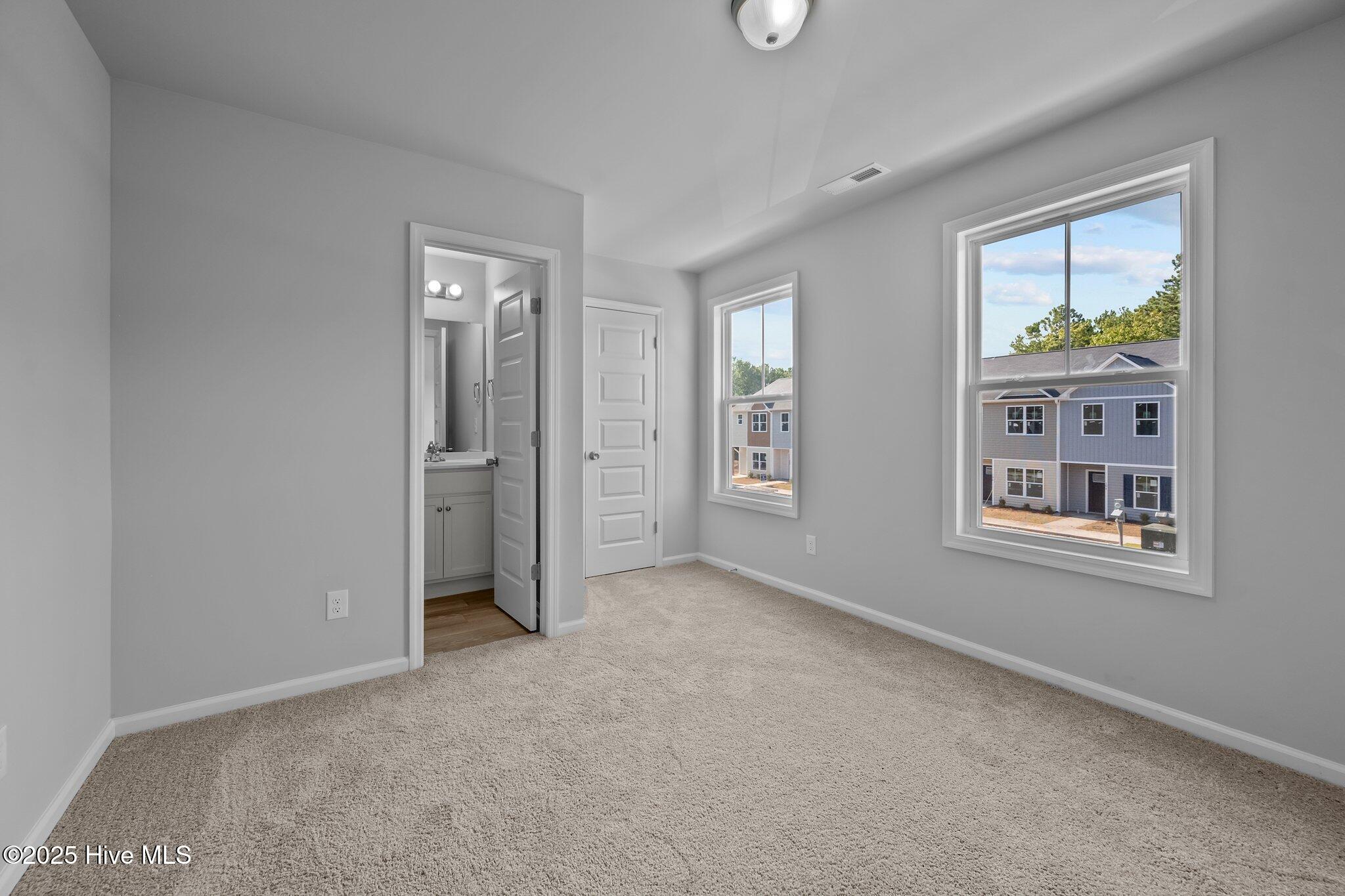 100542760 | Photo 11