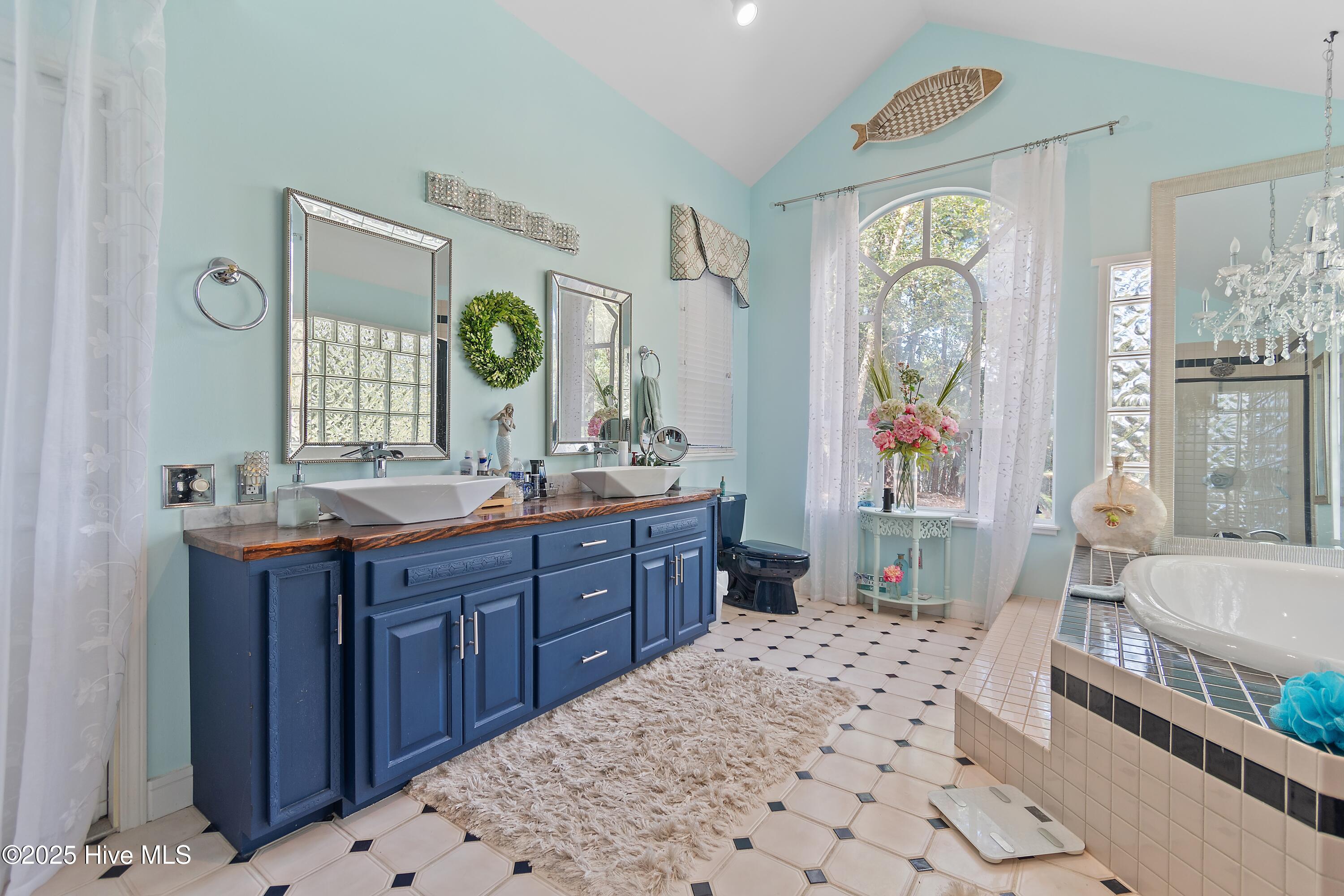 100535274 | Photo 23