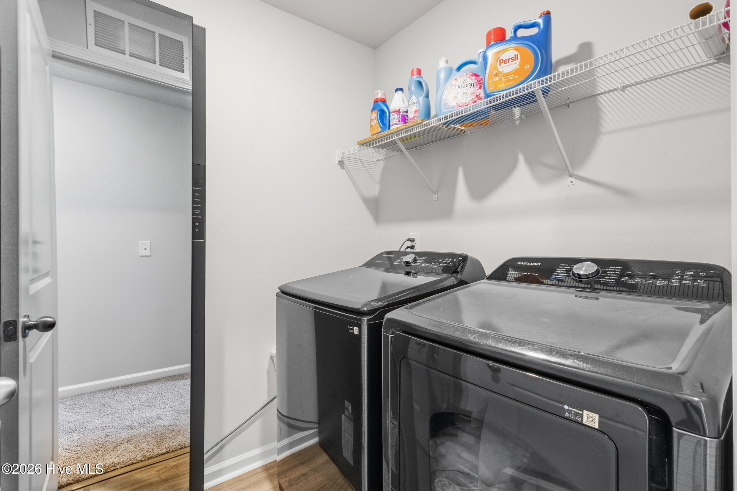 100558128 | Photo 35