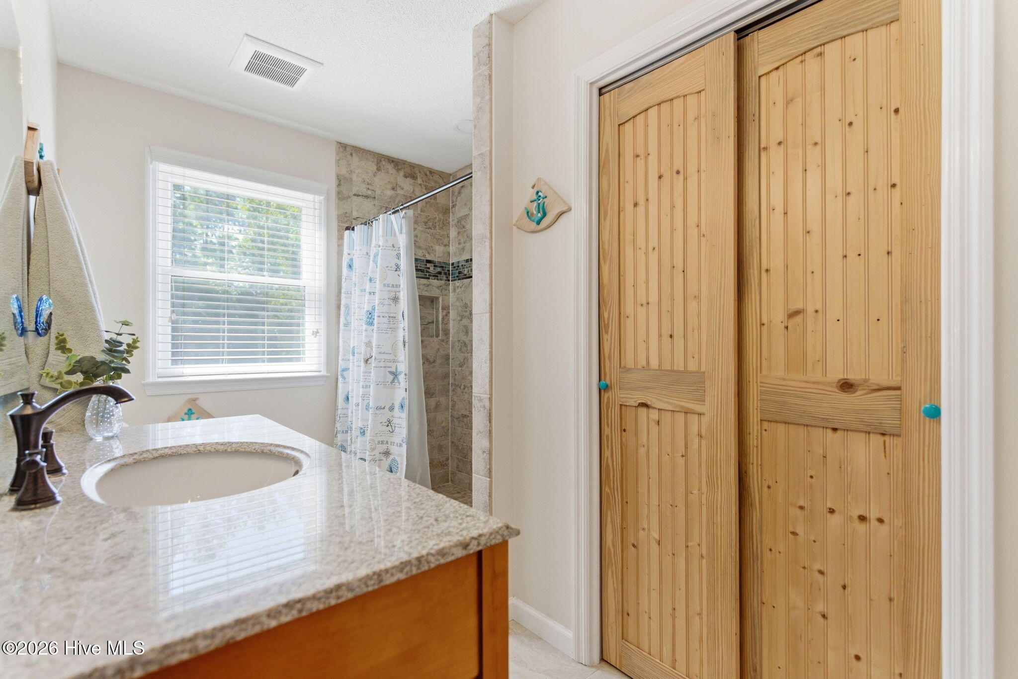 100569907 | Photo 29