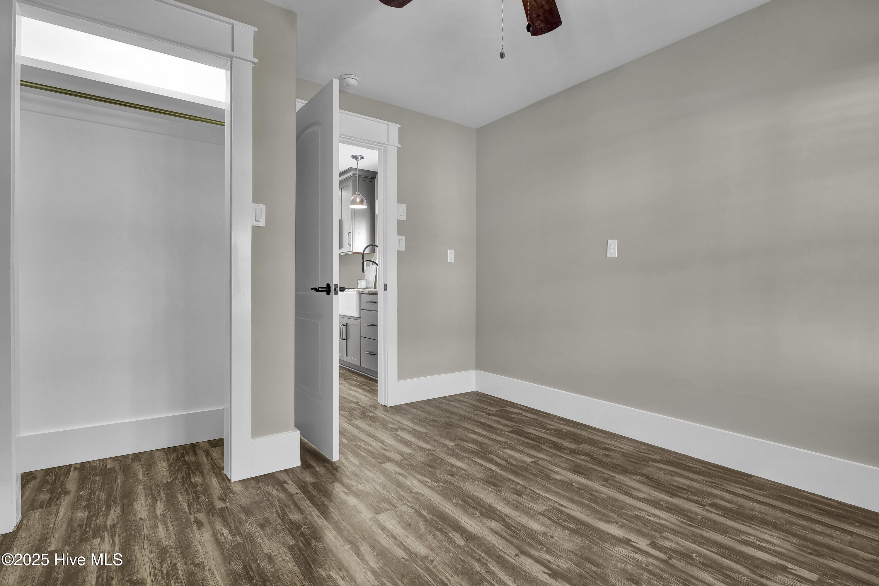 100543040 | Photo 44