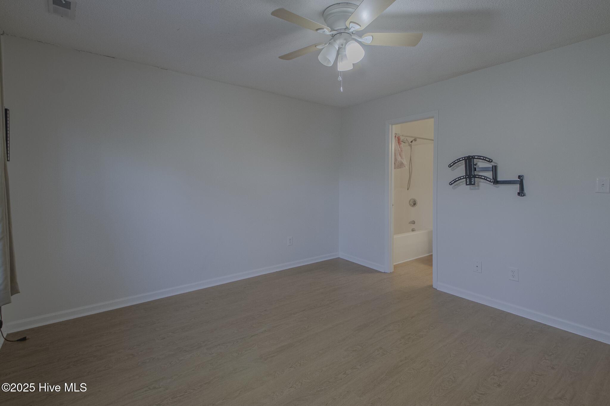 100545598 | Photo 15