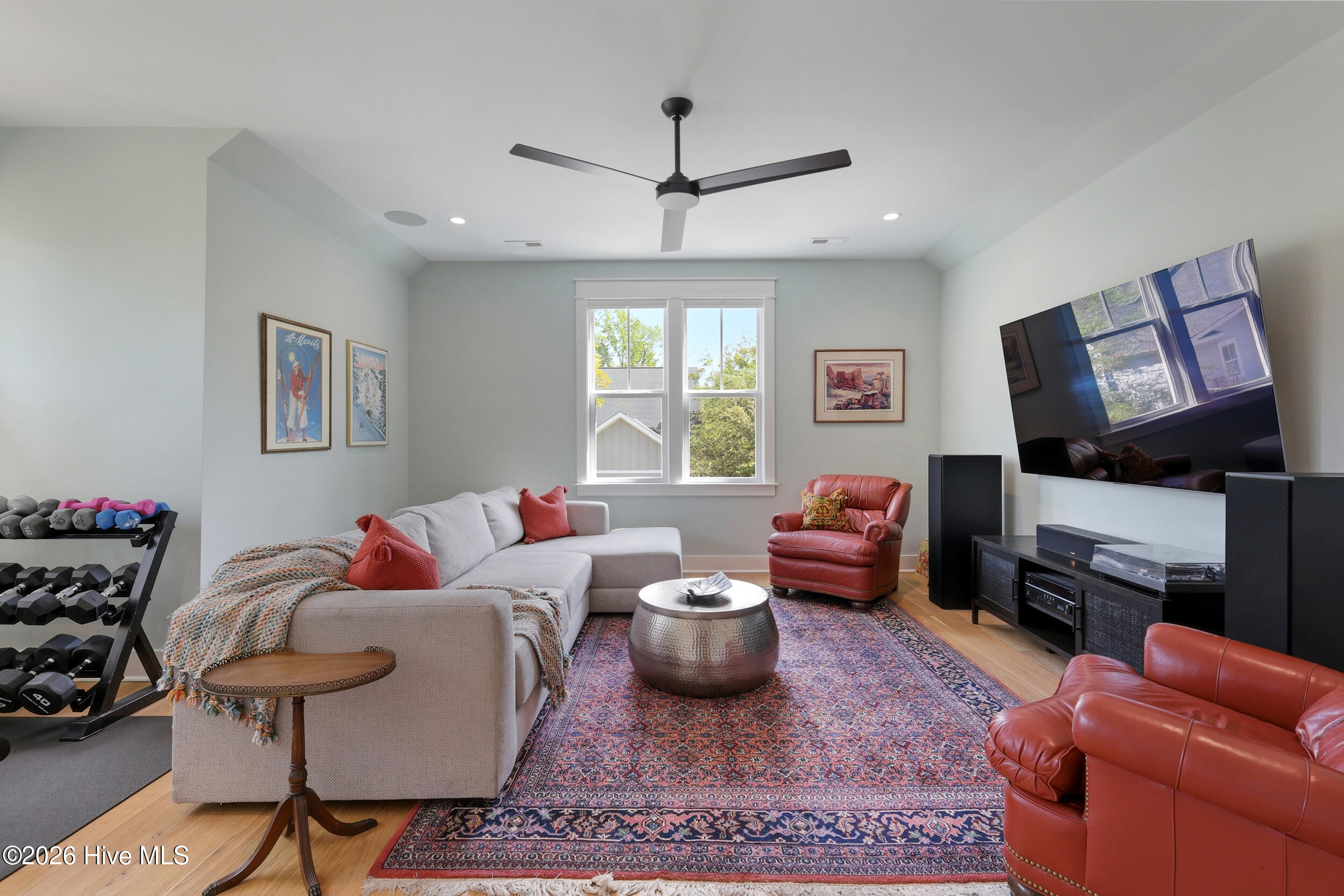 100566937 | Photo 55