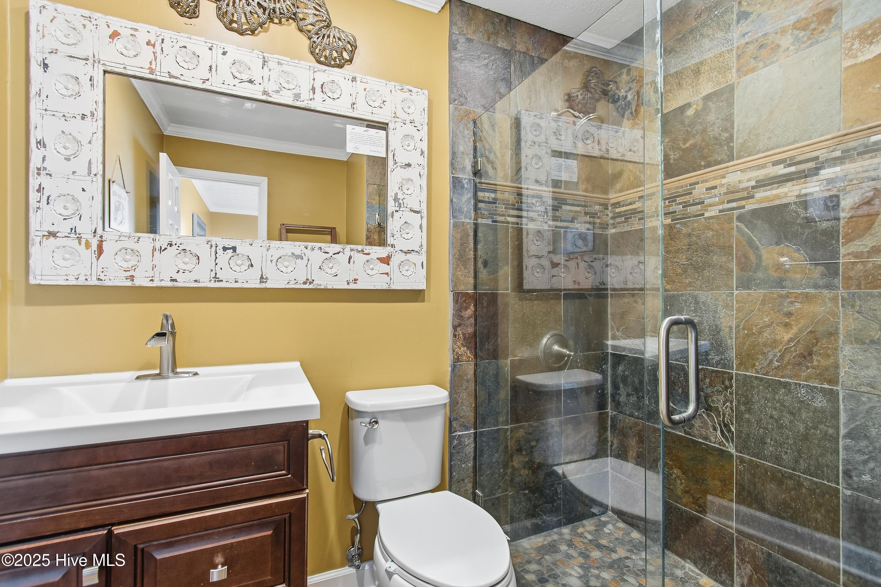 100544302 | Photo 25