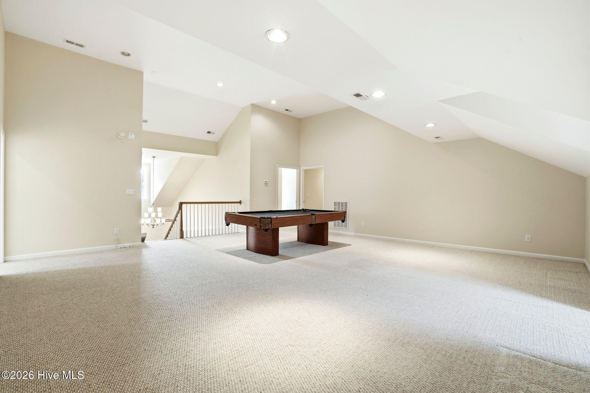 100563594 | Photo 56