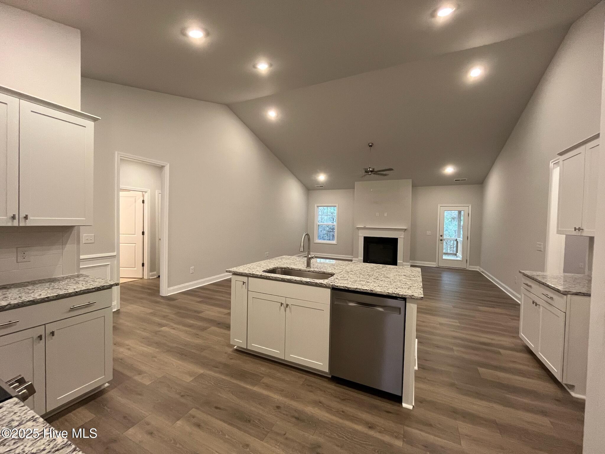 100545332 | Photo 10