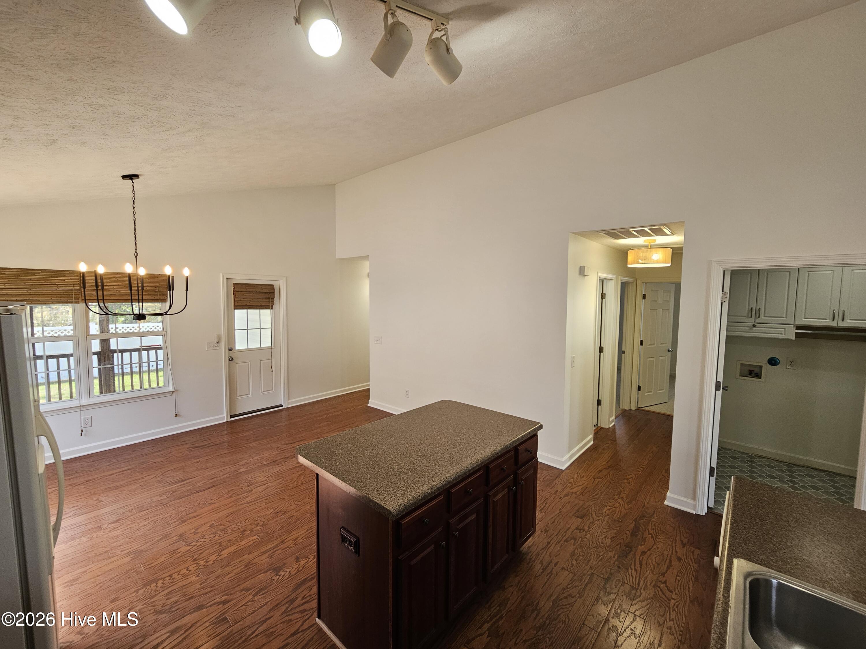 100557905 | Photo 13