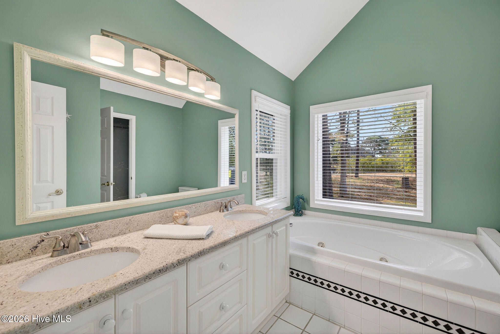 100561211 | Photo 13