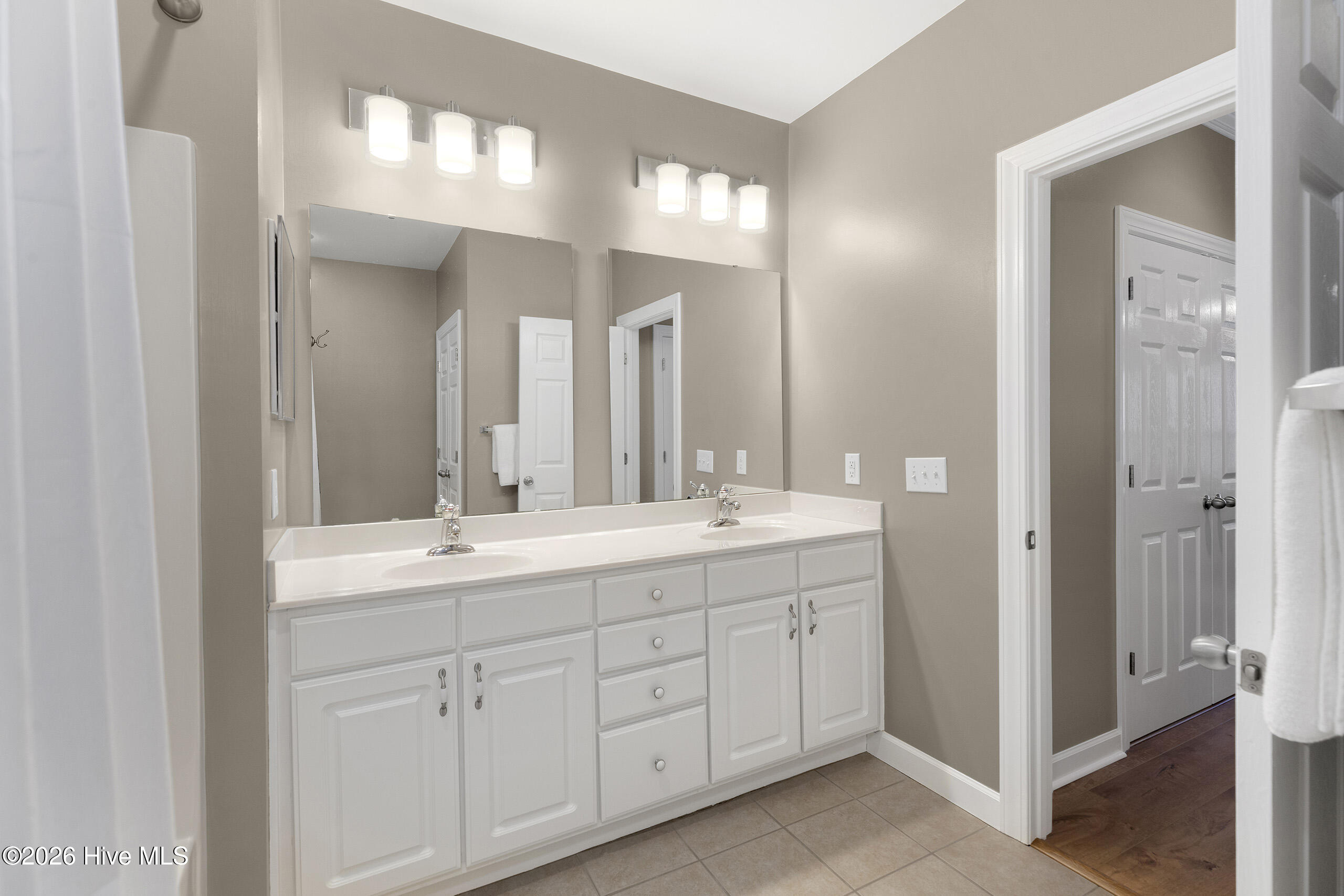 100560477 | Photo 20