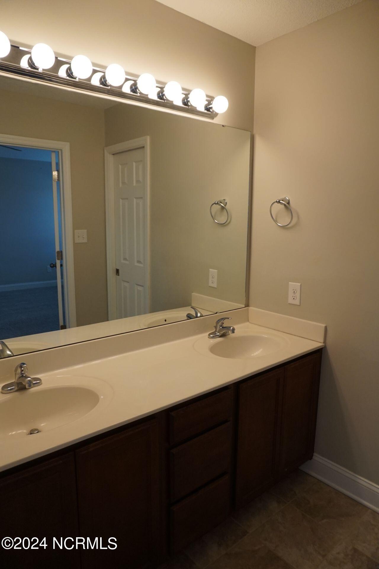 100550714 | Photo 31