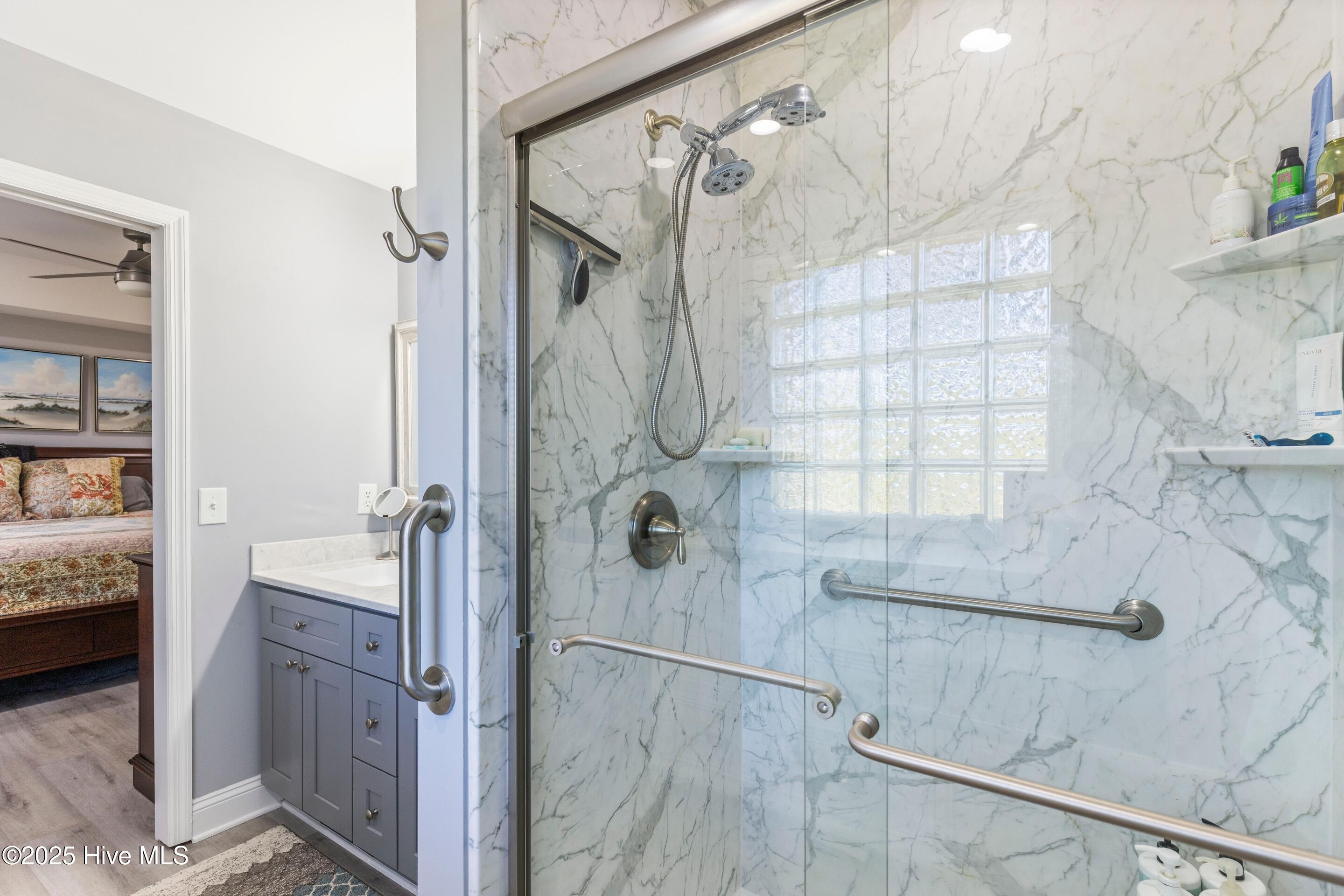 100541772 | Photo 26