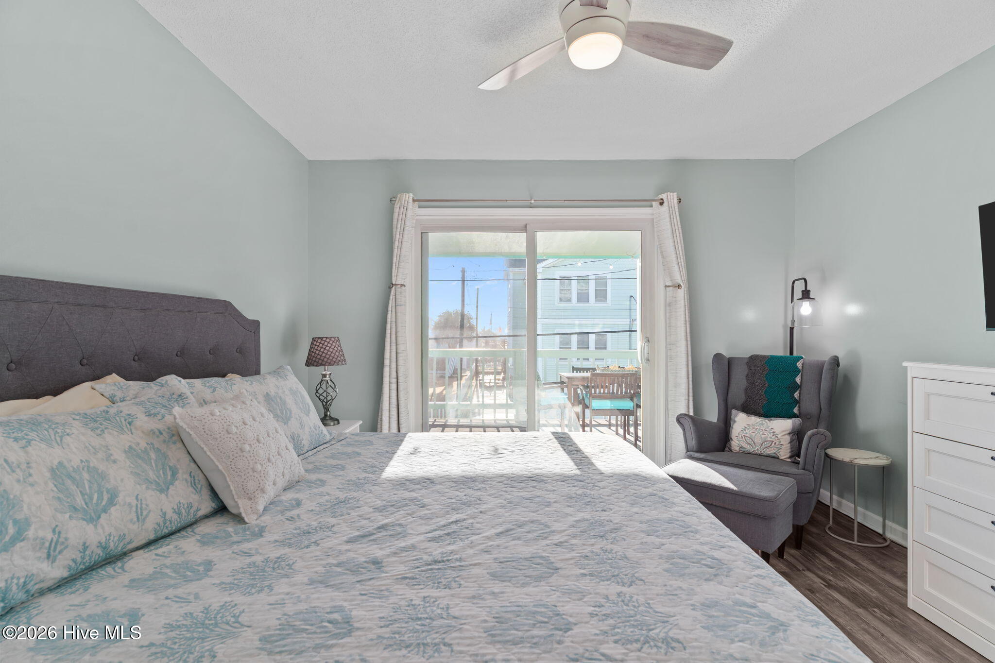 100560937 | Photo 18