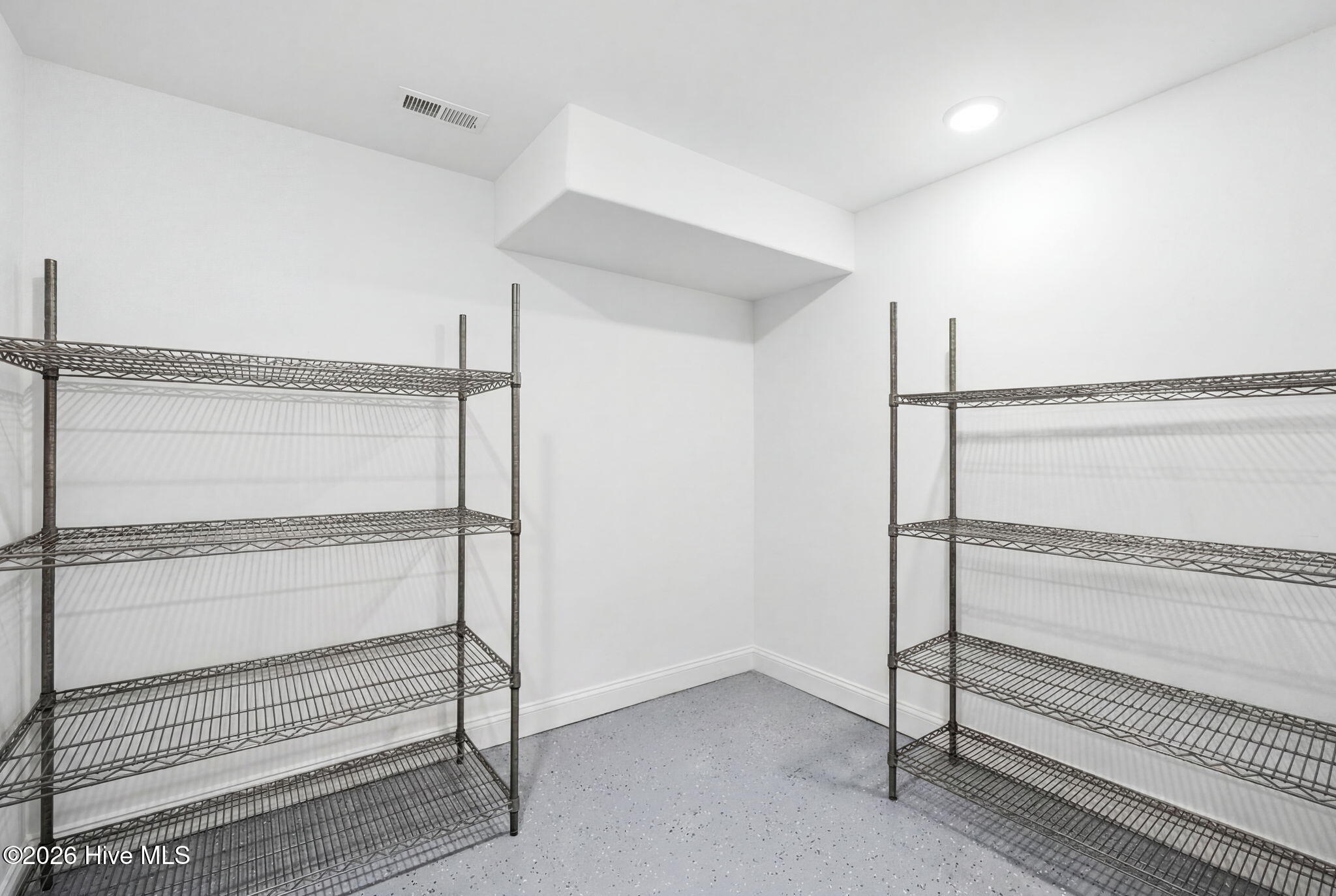 100555093 | Photo 41