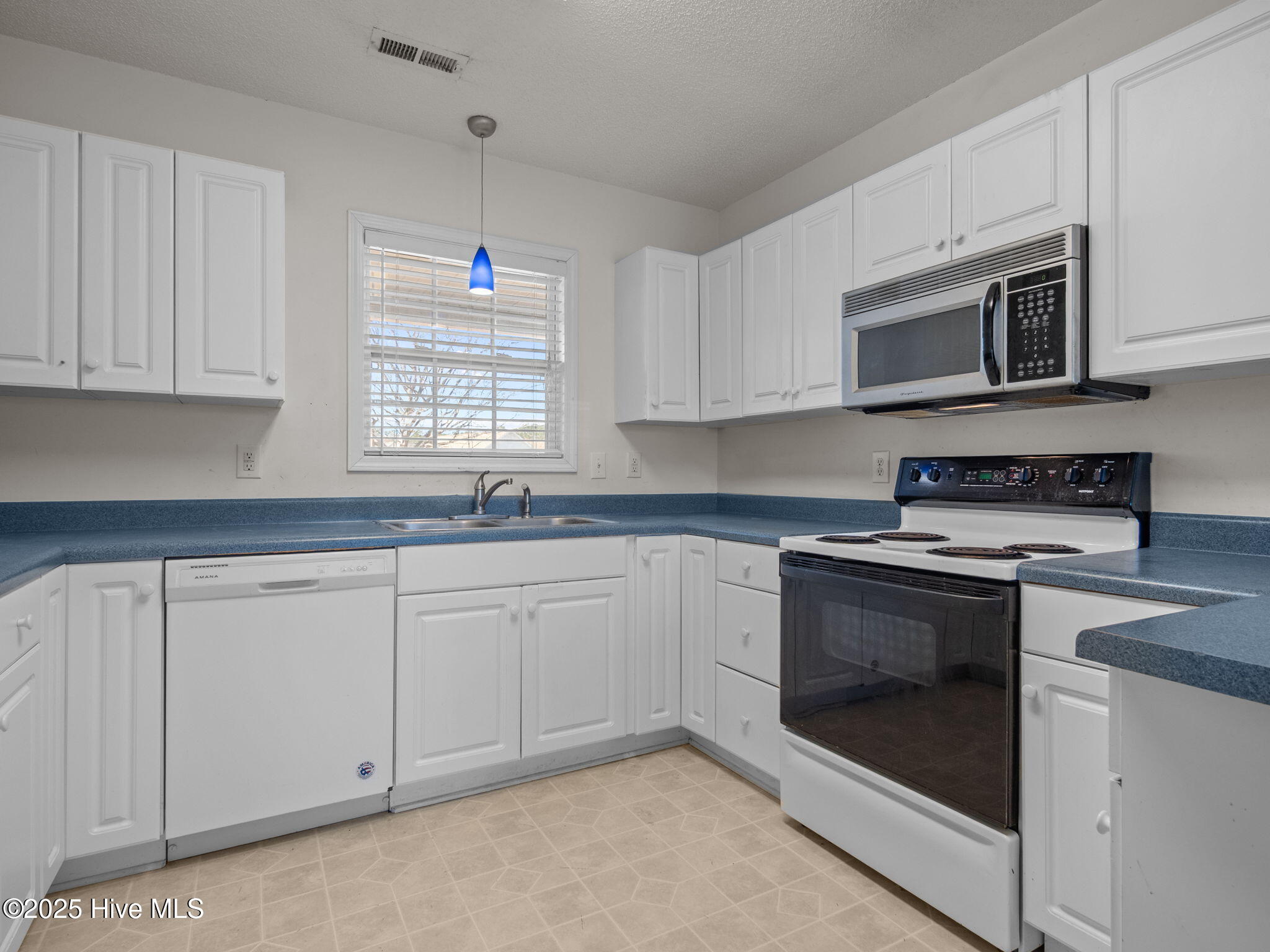 100545105 | Photo 39