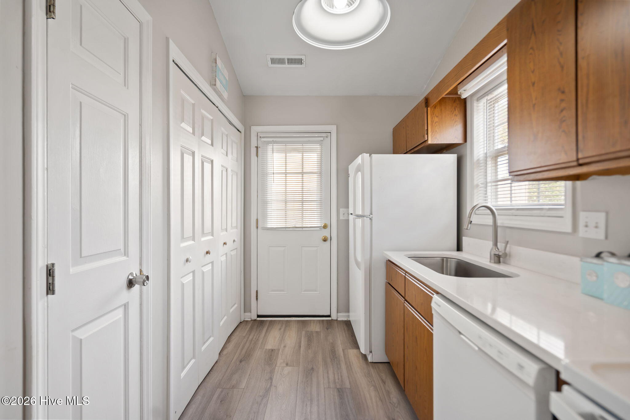 100563094 | Photo 14