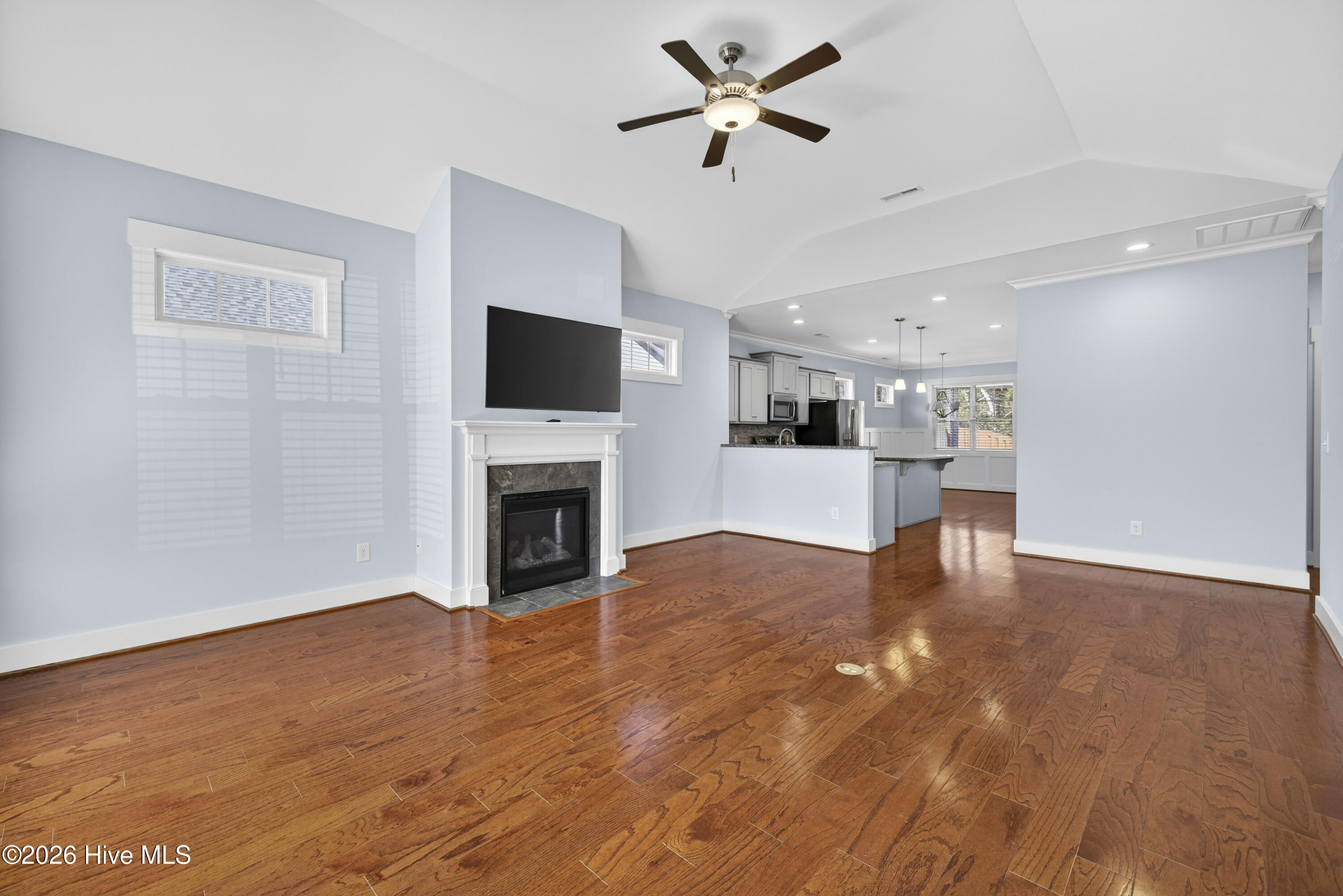 100552916 | Photo 16