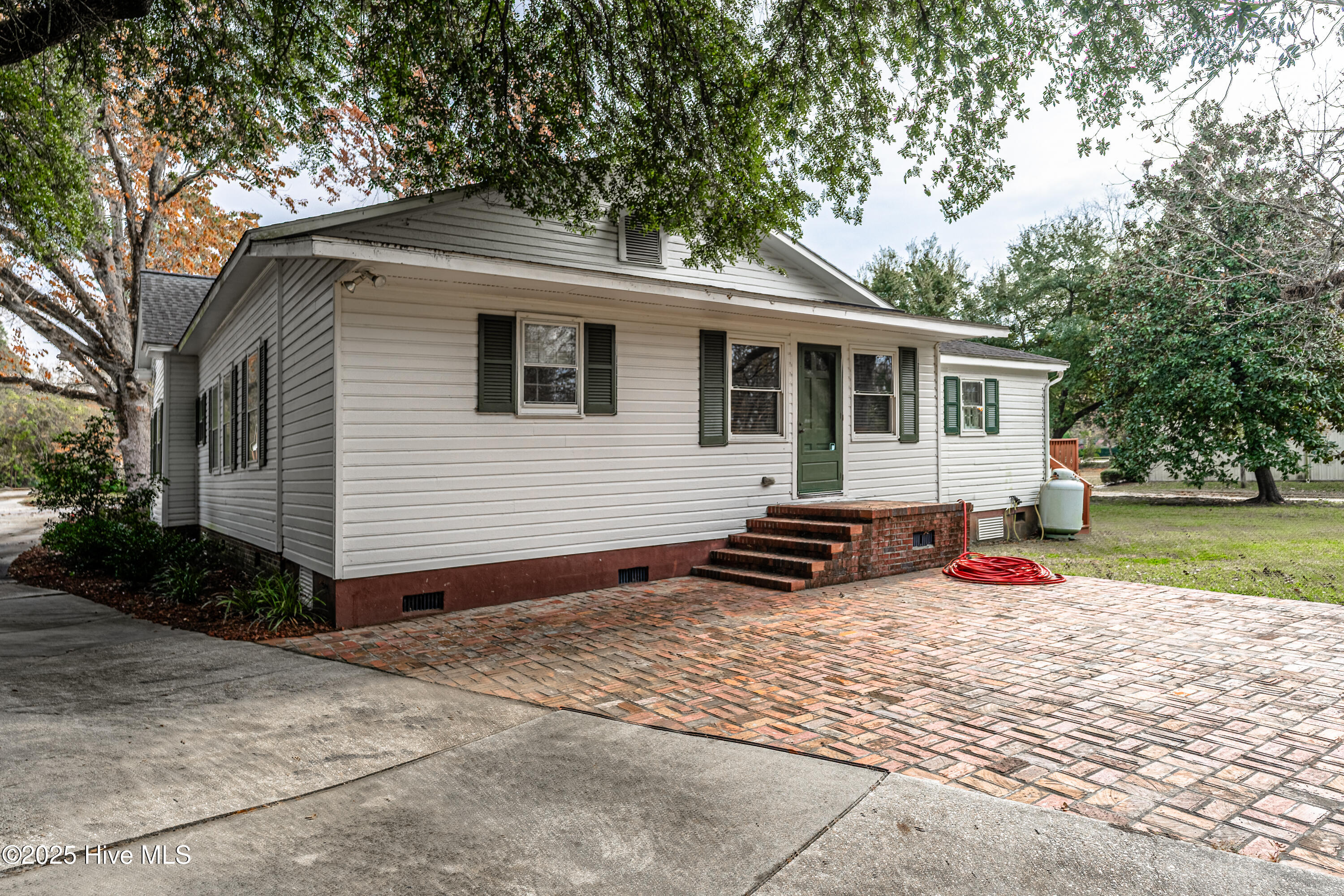 100543227 | Photo 14