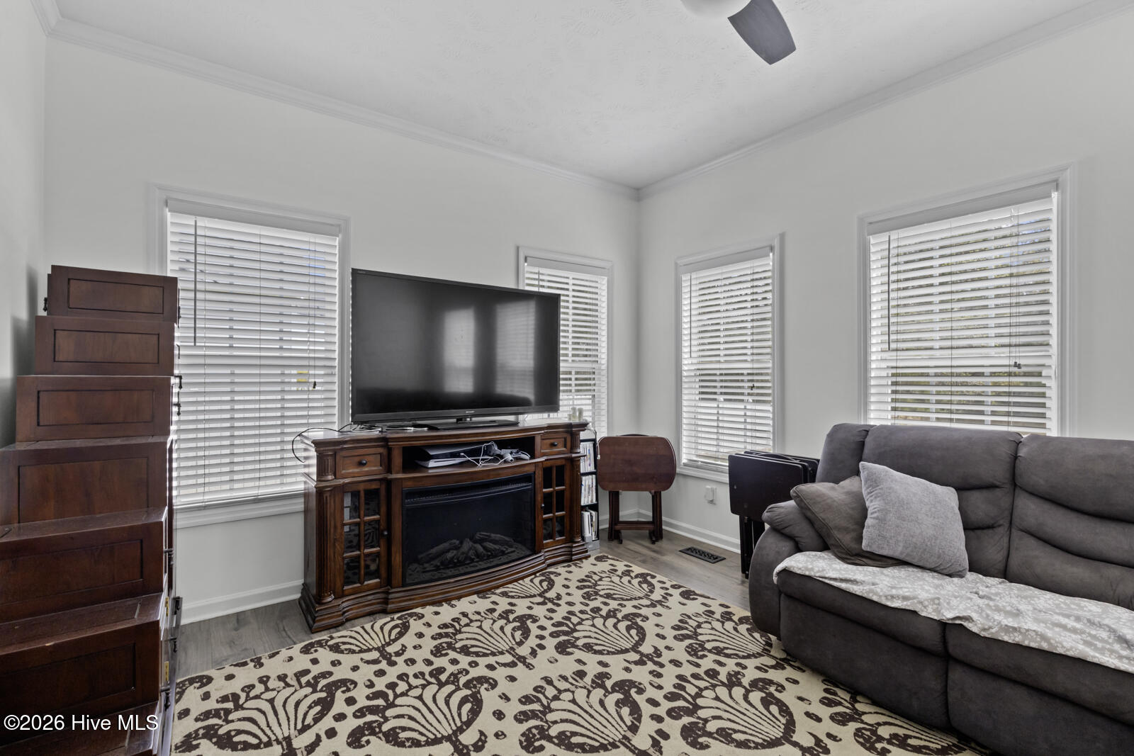 100562743 | Photo 26