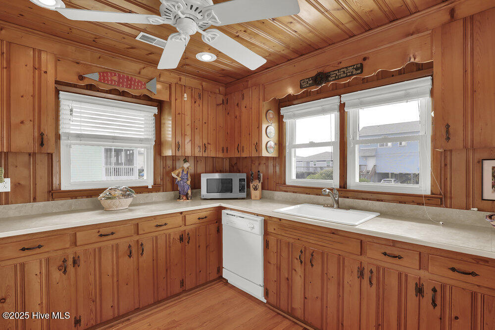 100524042 | Photo 12