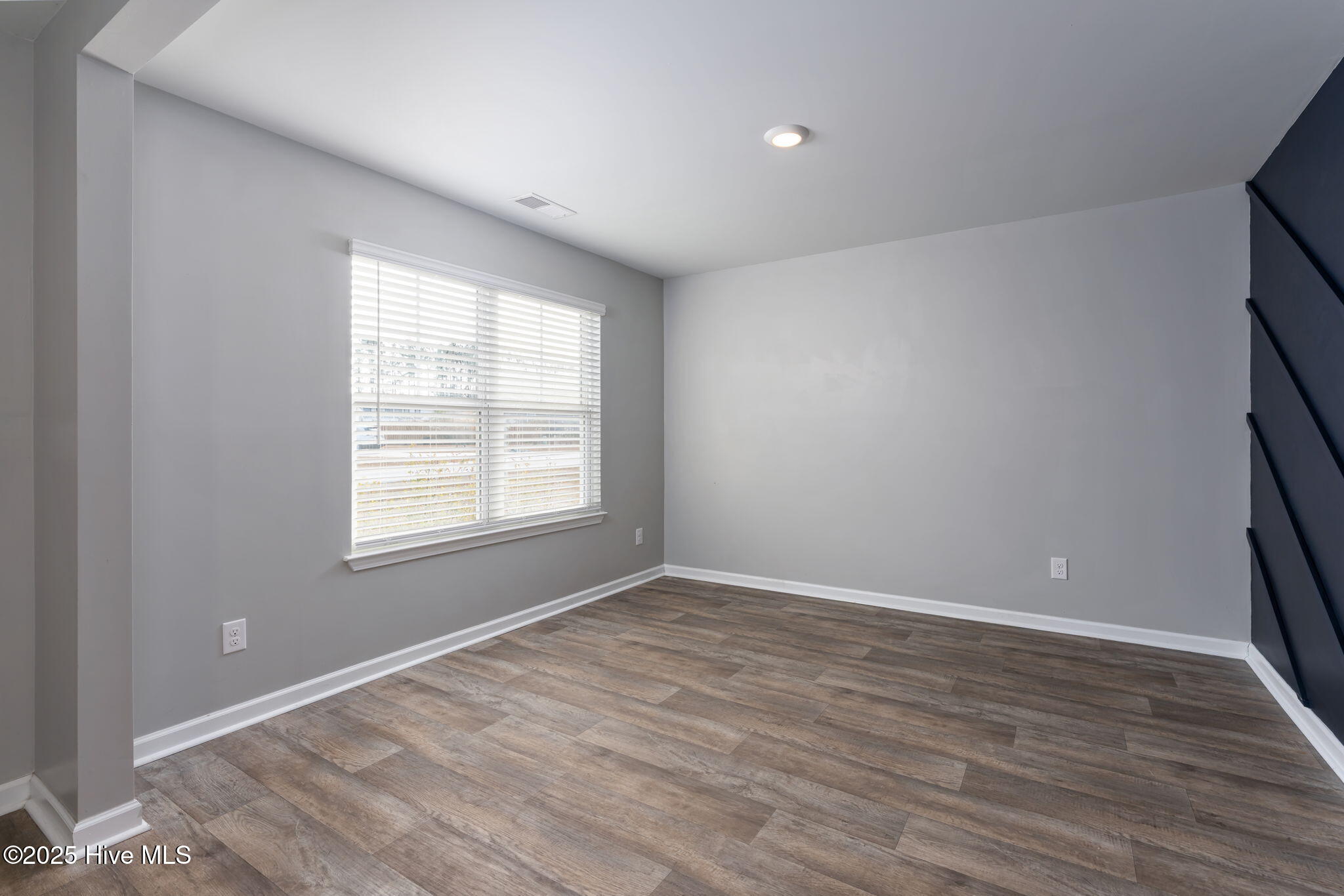 100523814 | Photo 25