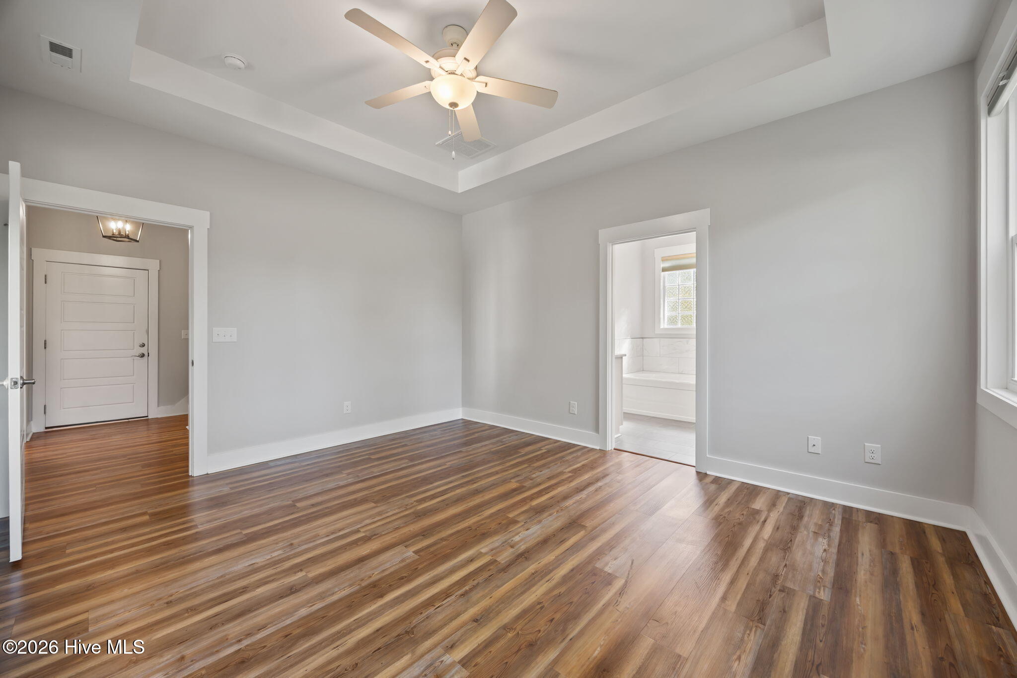 100568104 | Photo 45