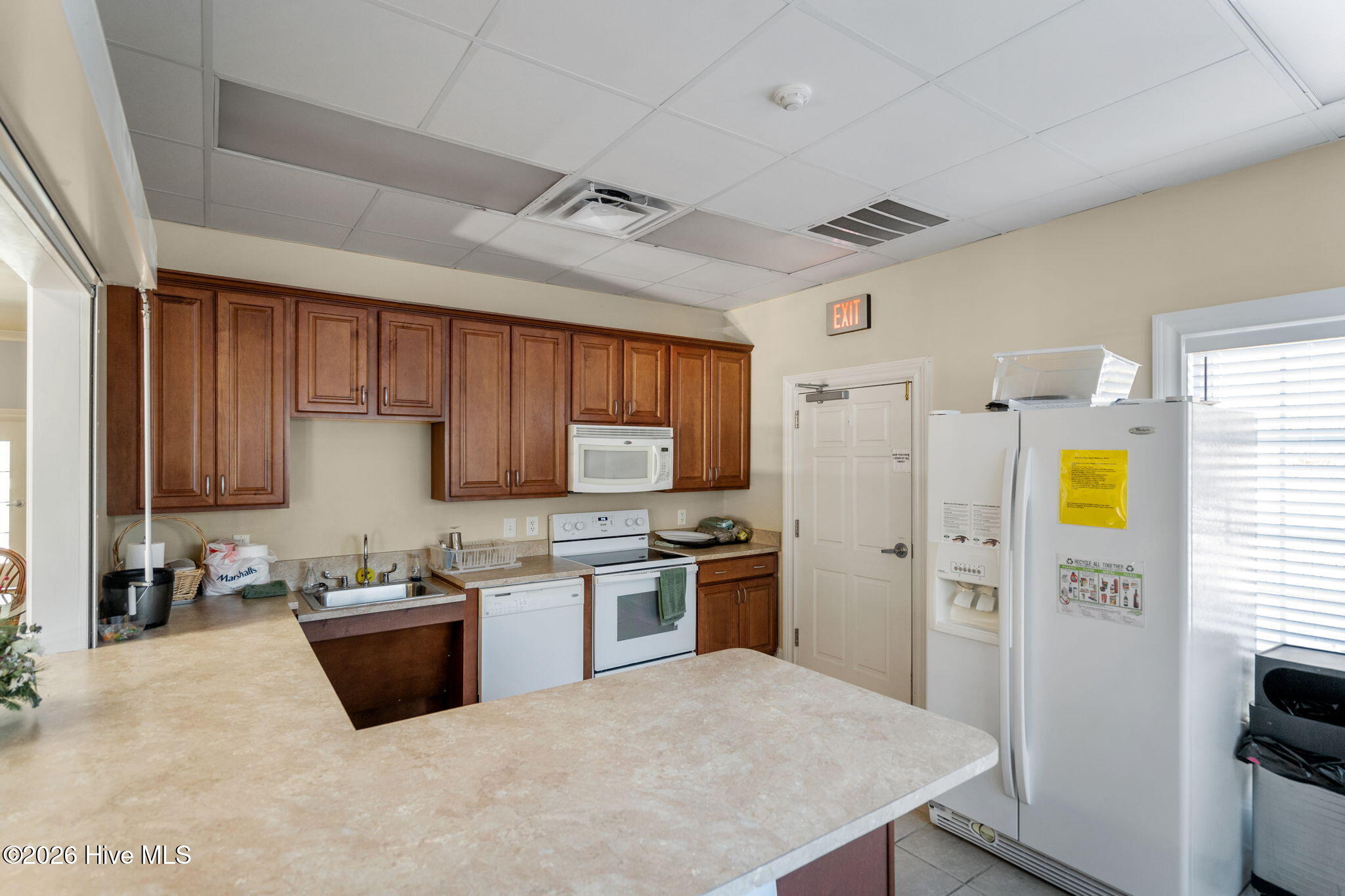 100563731 | Photo 90