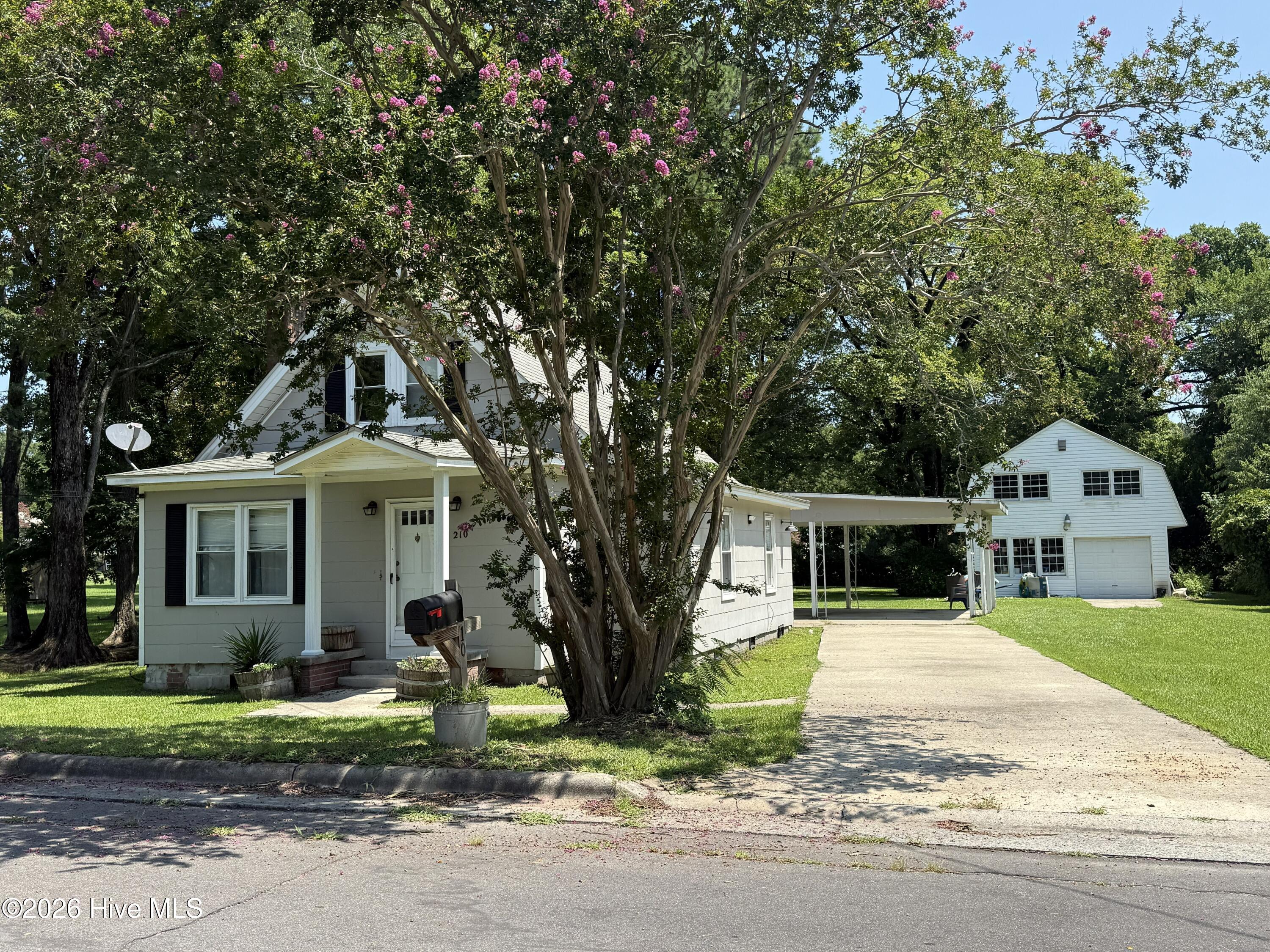 Exterior photo of 210 E Middle Street, Creswell, NC 27928. MLS: 100591926