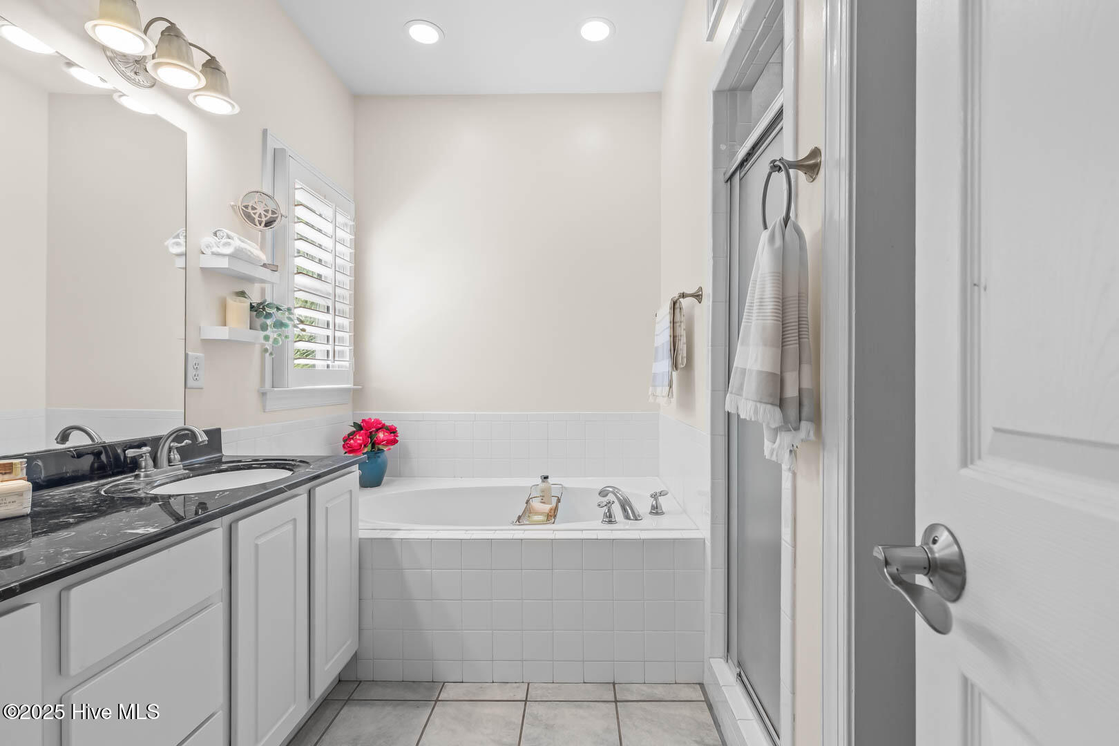 100512903 | Photo 33