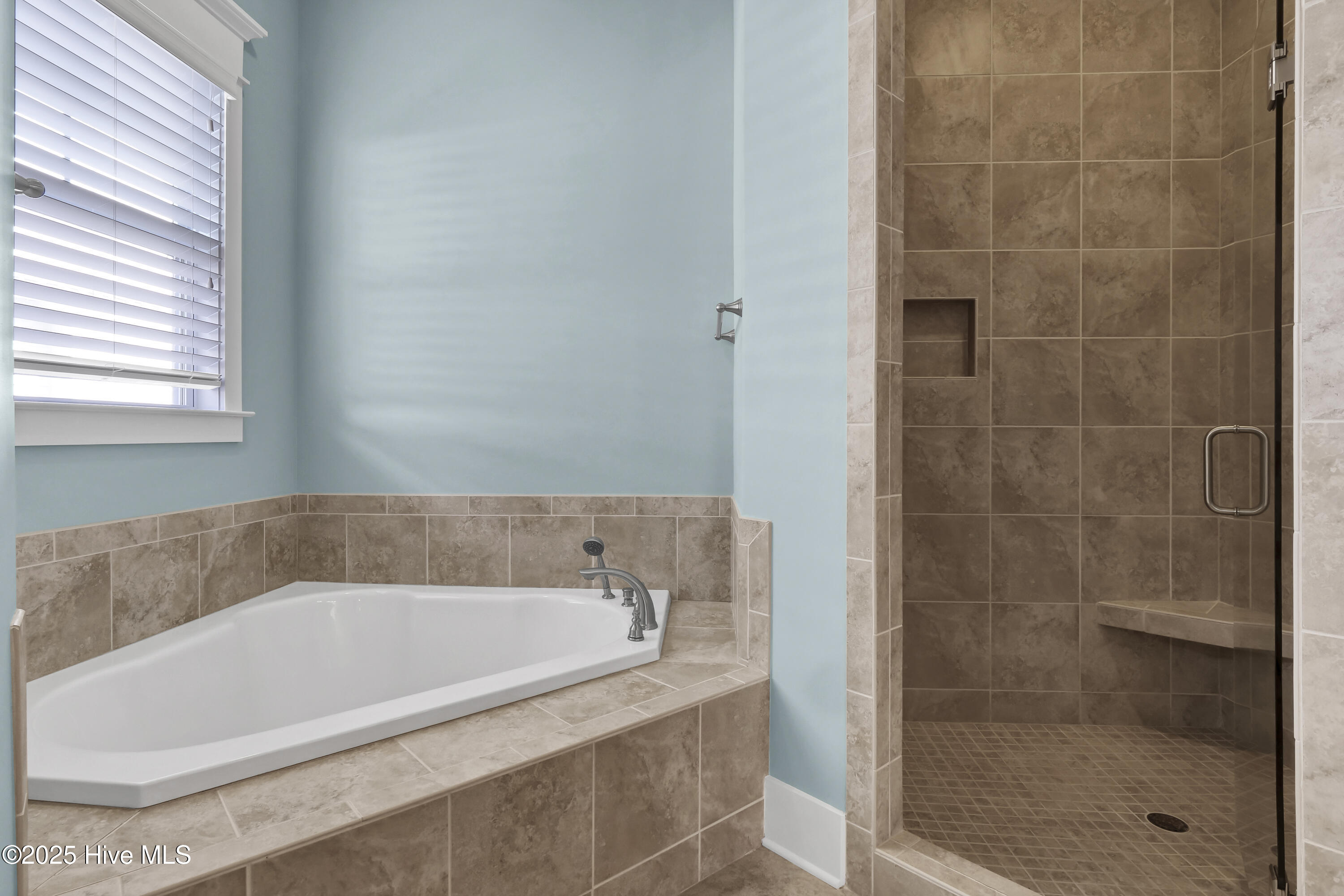 100537444 | Photo 23