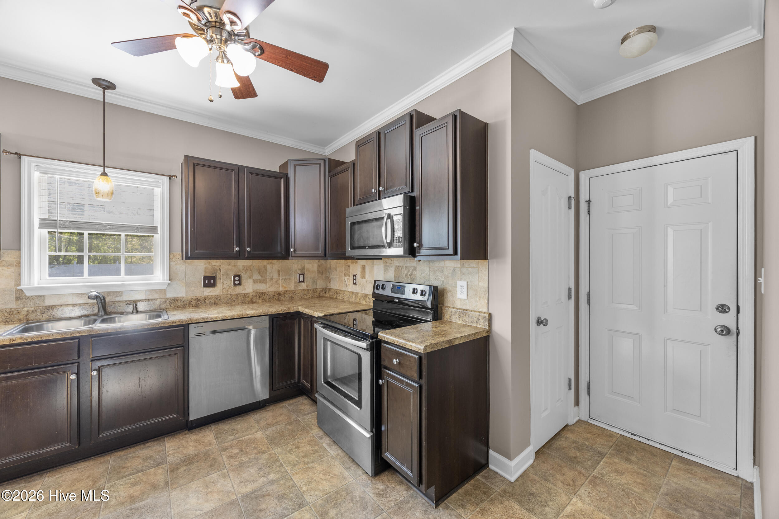 211 Wedgefield Circle,Maple Hill