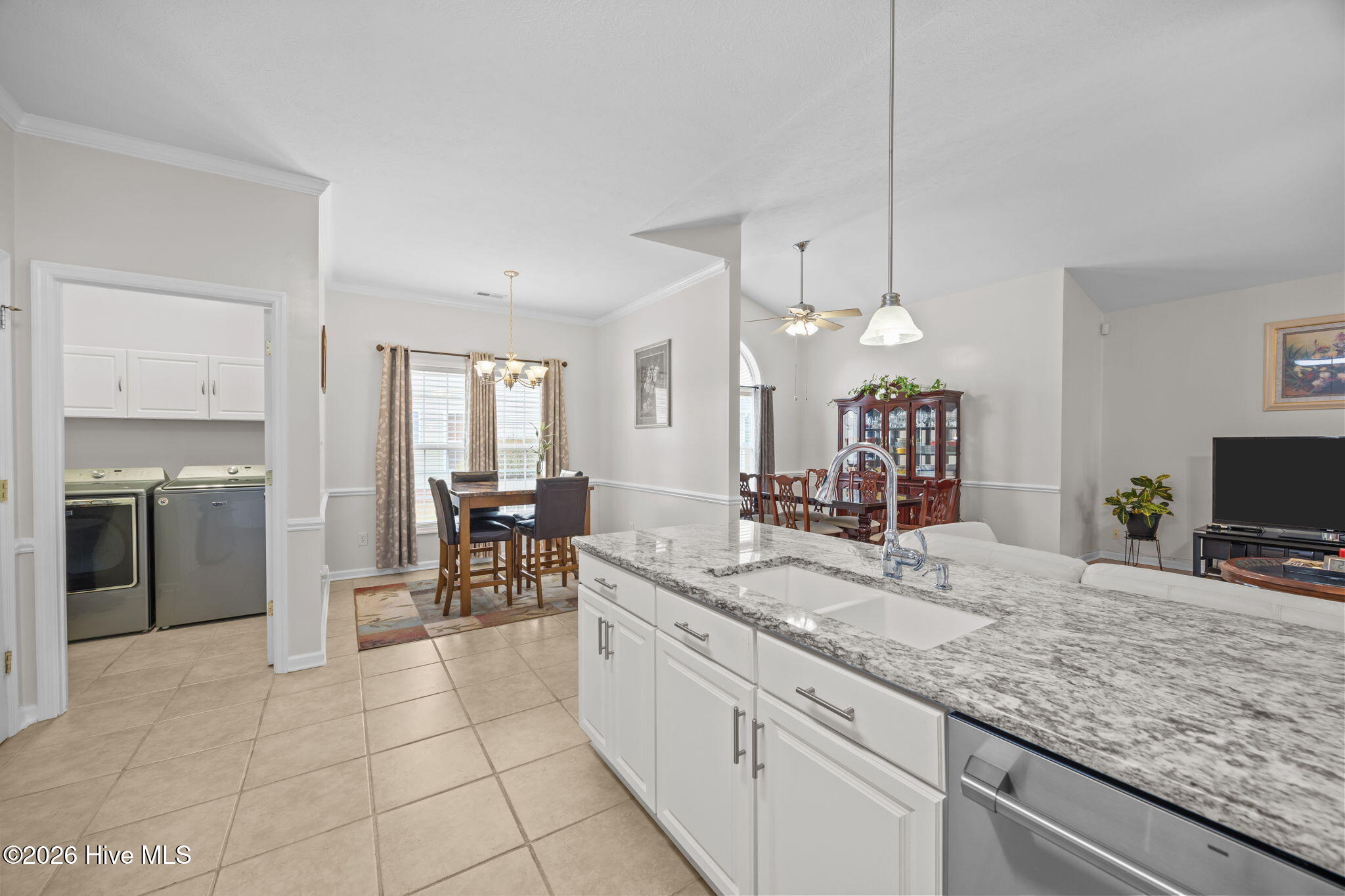 100557483 | Photo 11