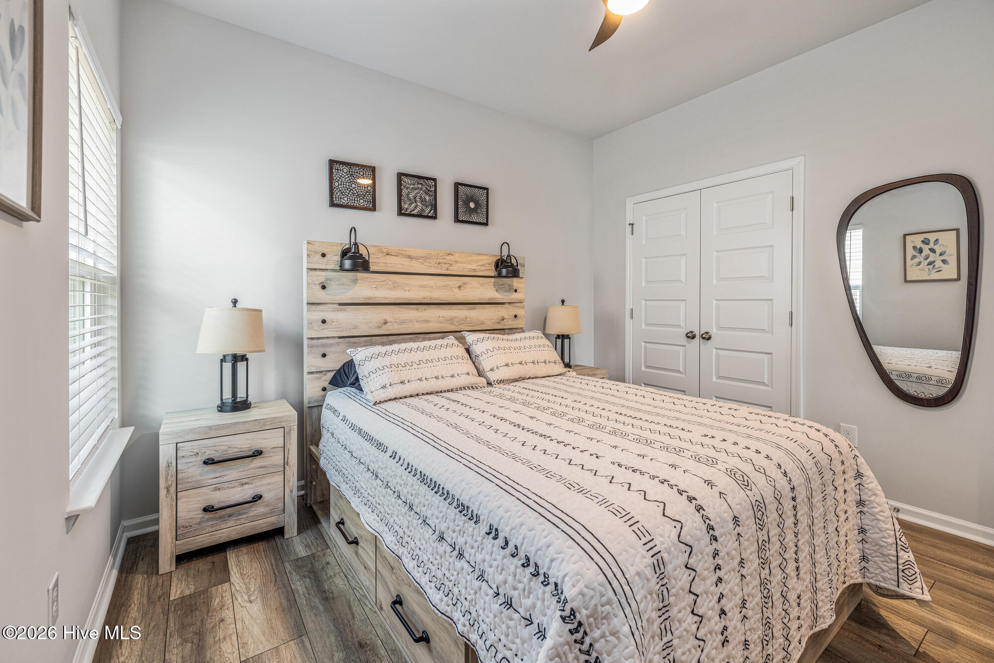 100562008 | Photo 22