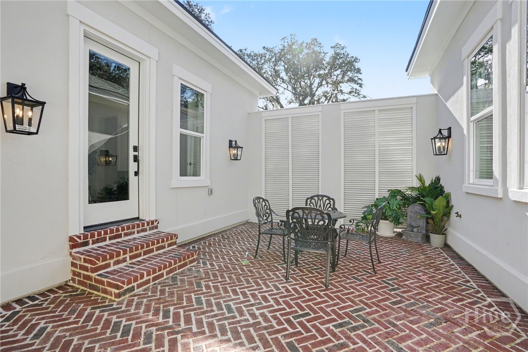 Main Level Courtyard showing access to Main Level Guest Suite