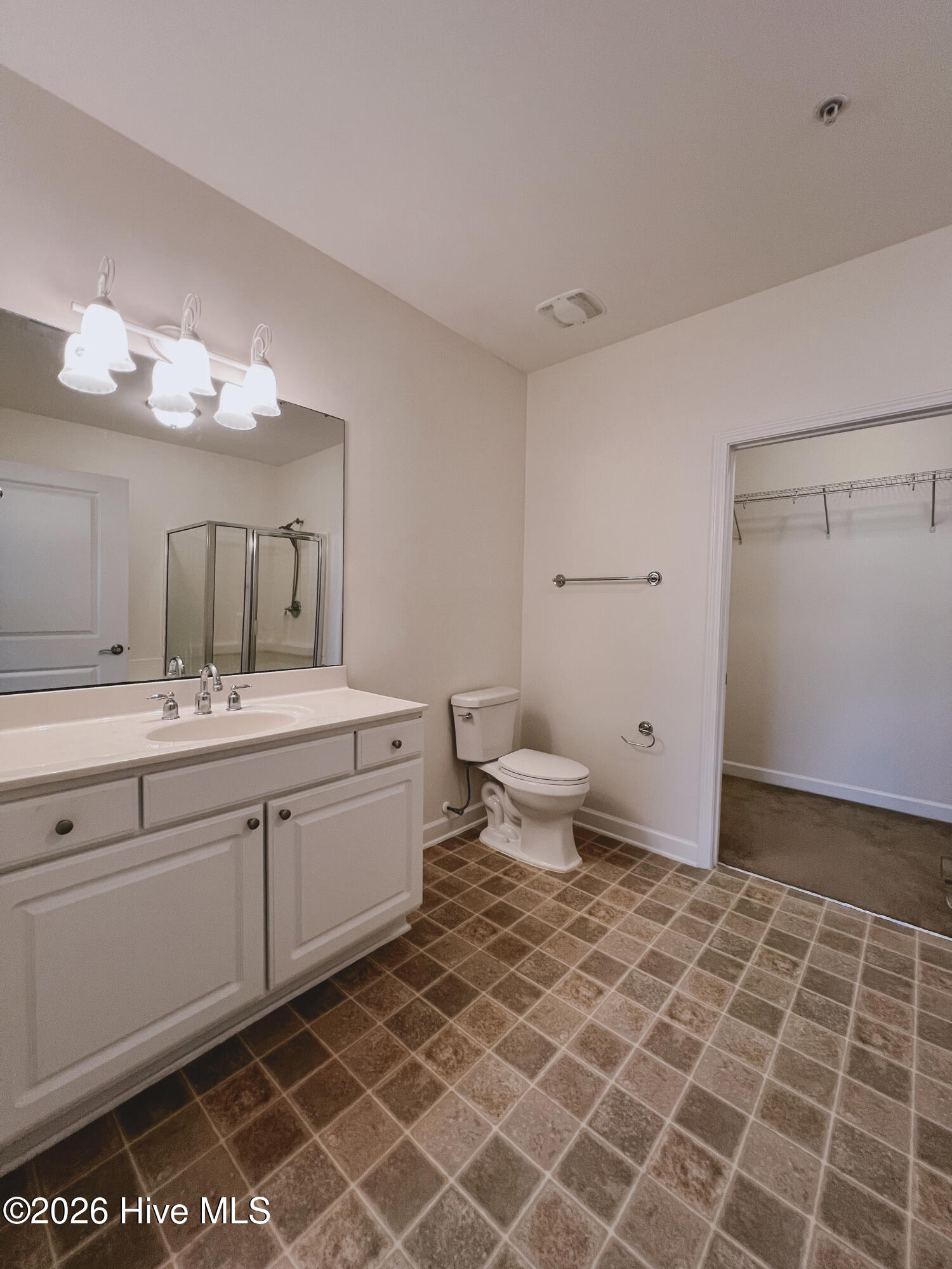 100550783 | Photo 11