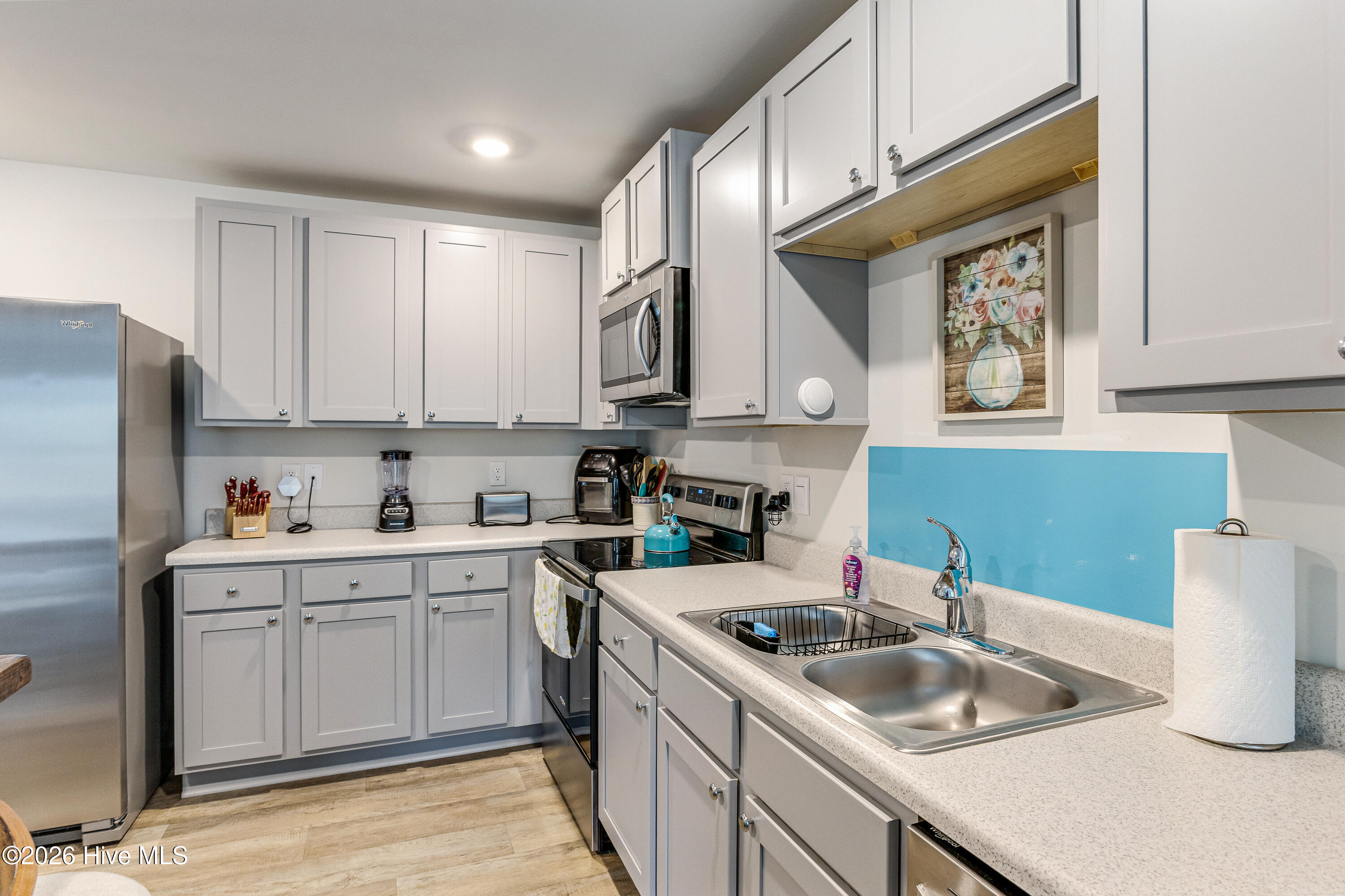 100560906 | Photo 15