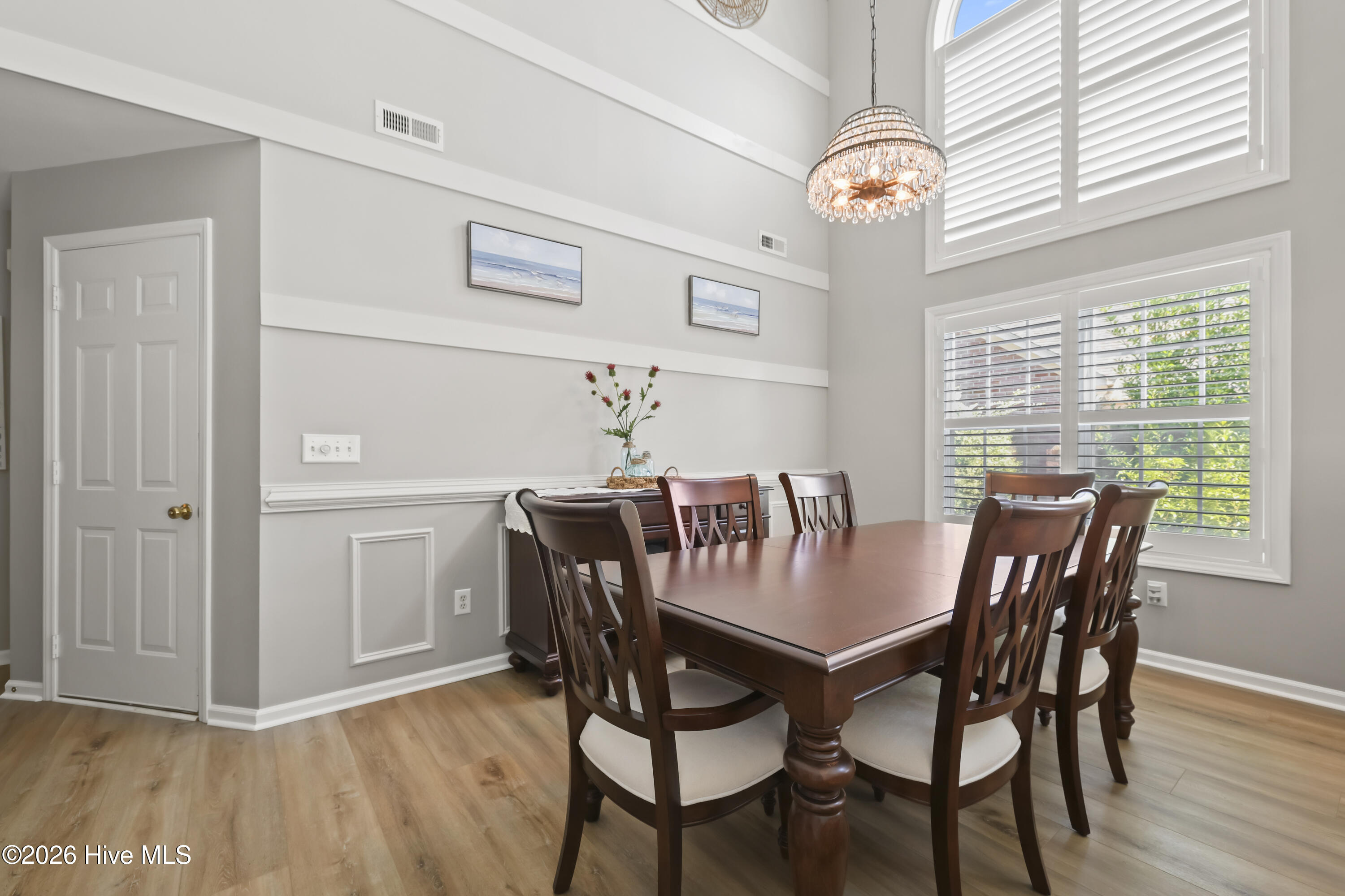 100547301 | Photo 16