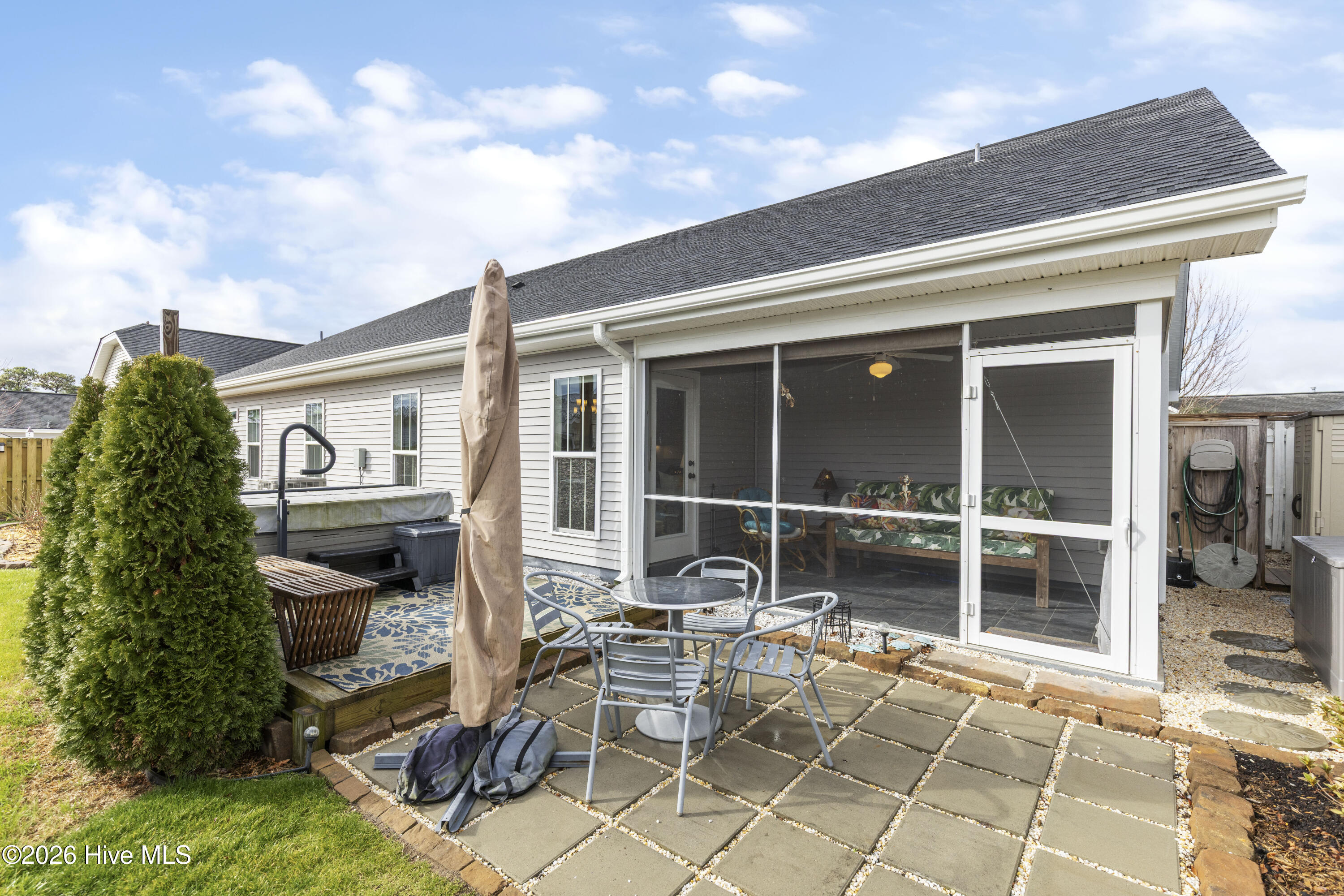 100551829 | Photo 43