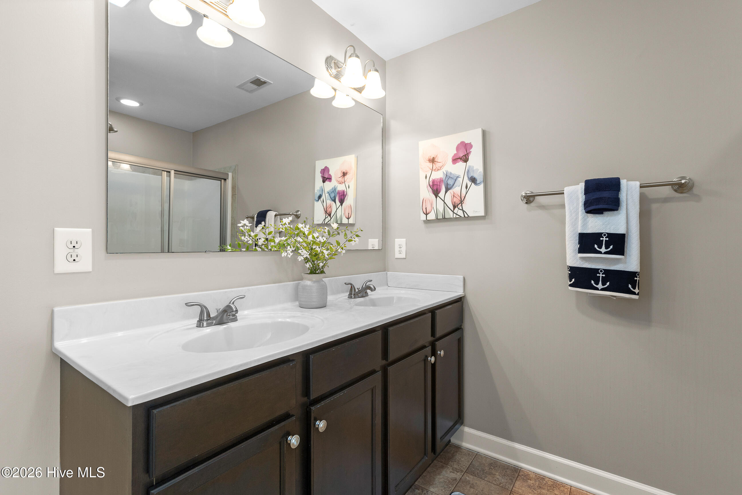 100567364 | Photo 22