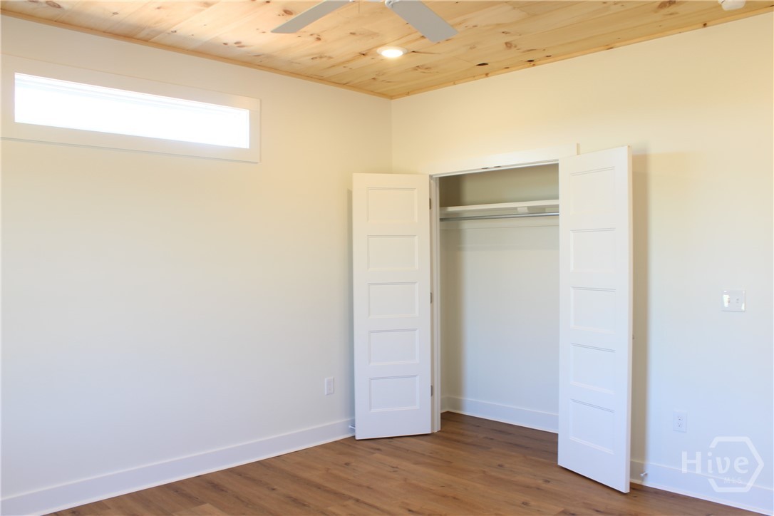 Secondary bedroom